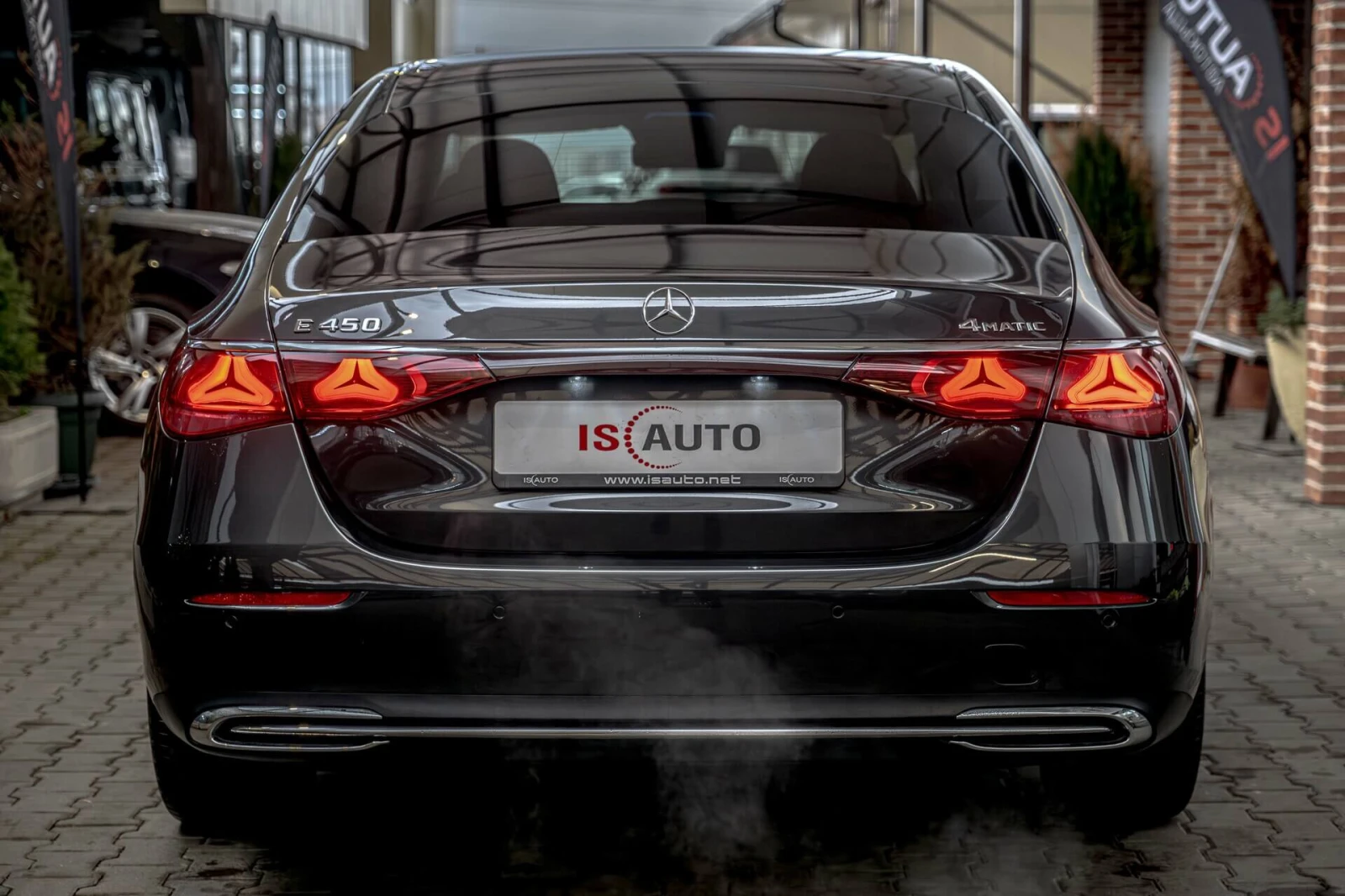 Mercedes-Benz E 450 4Matic/MBUX/Kaмера/Advanced Plus/Ambient/PRE-SAFE, снимка 4 - Автомобили и джипове - 54073984