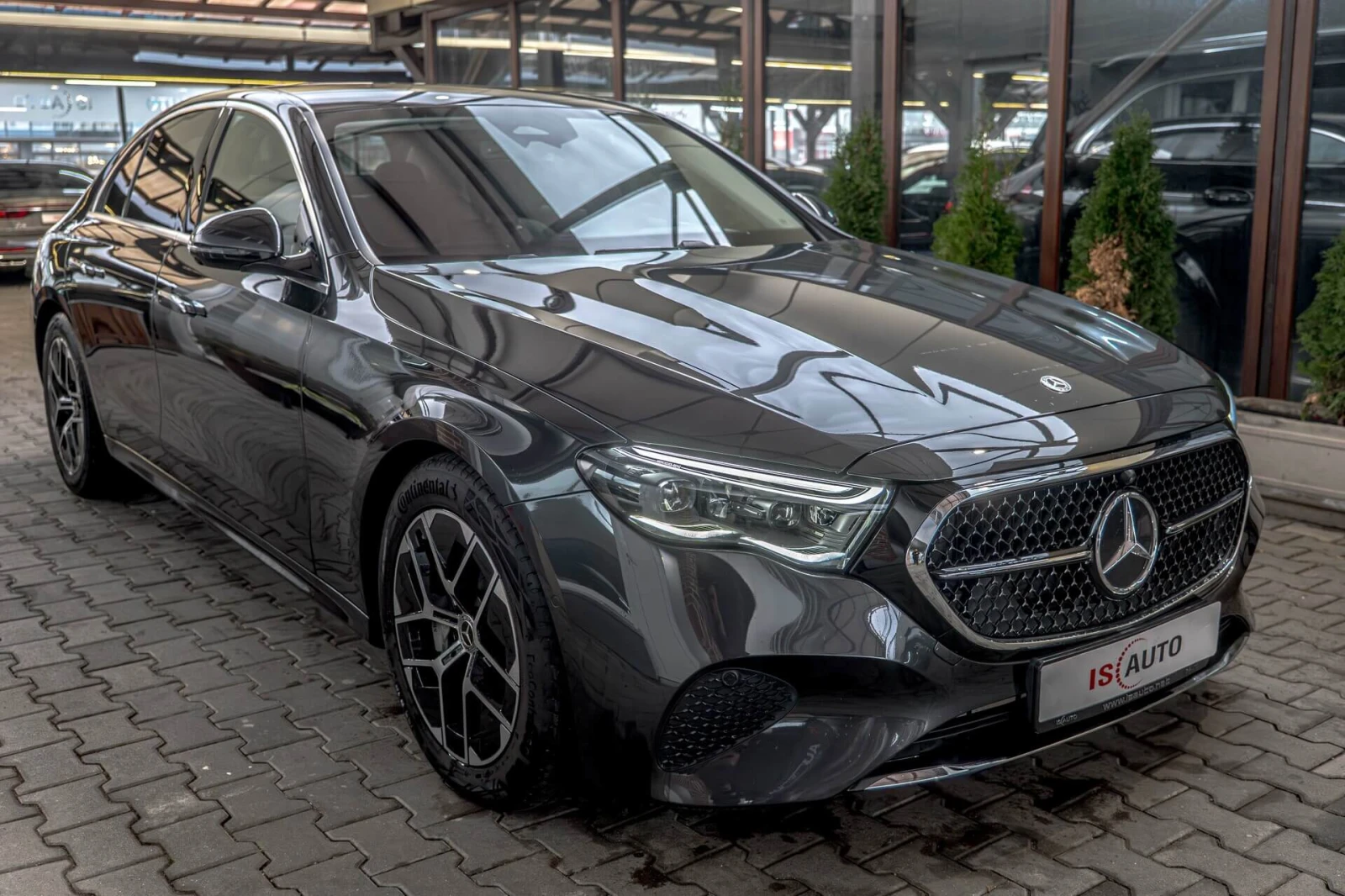 Mercedes-Benz E 450 4Matic/MBUX/Kaмера/Advanced Plus/Ambient/PRE-SAFE, снимка 3 - Автомобили и джипове - 54073984