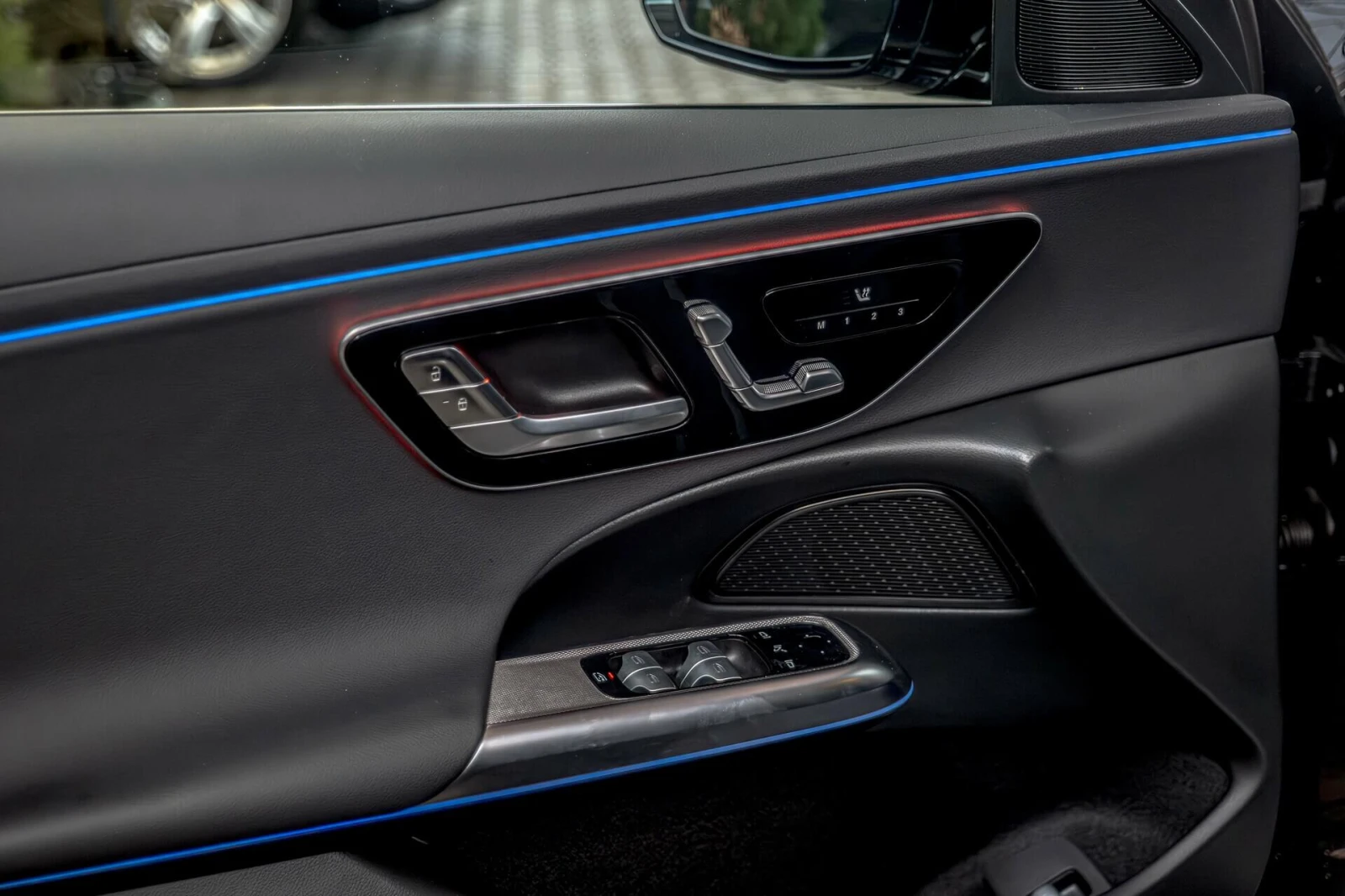 Mercedes-Benz E 450 4Matic/MBUX/Kaмера/Advanced Plus/Ambient/PRE-SAFE, снимка 8 - Автомобили и джипове - 54073984