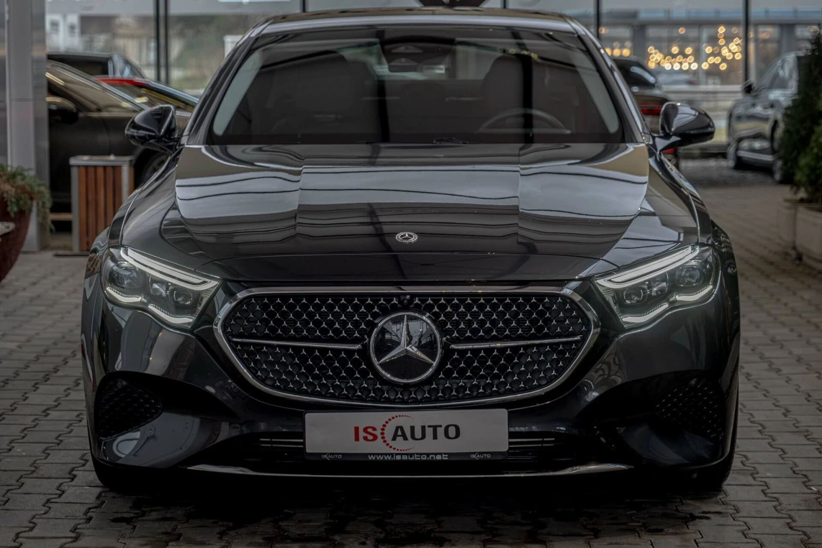 Mercedes-Benz E 450 4Matic/MBUX/Kaмера/Advanced Plus/Ambient/PRE-SAFE, снимка 2 - Автомобили и джипове - 54073984