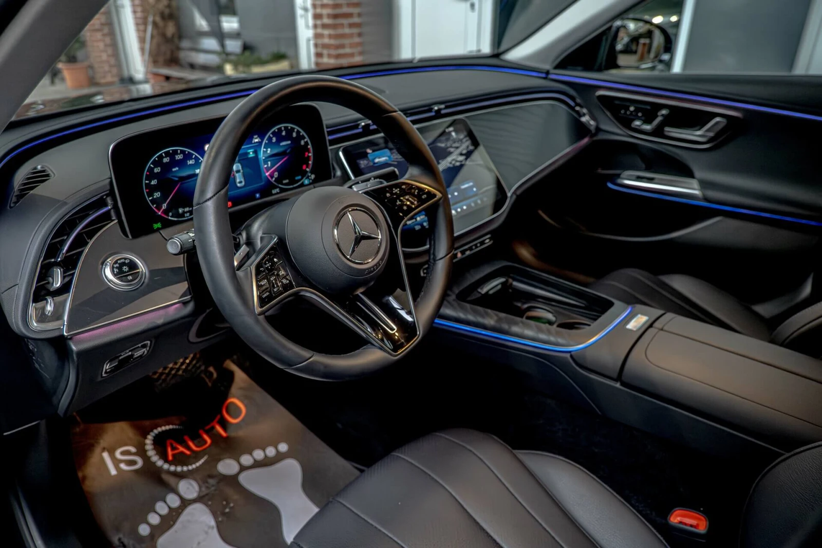 Mercedes-Benz E 450 4Matic/MBUX/Kaмера/Advanced Plus/Ambient/PRE-SAFE, снимка 7 - Автомобили и джипове - 54073984