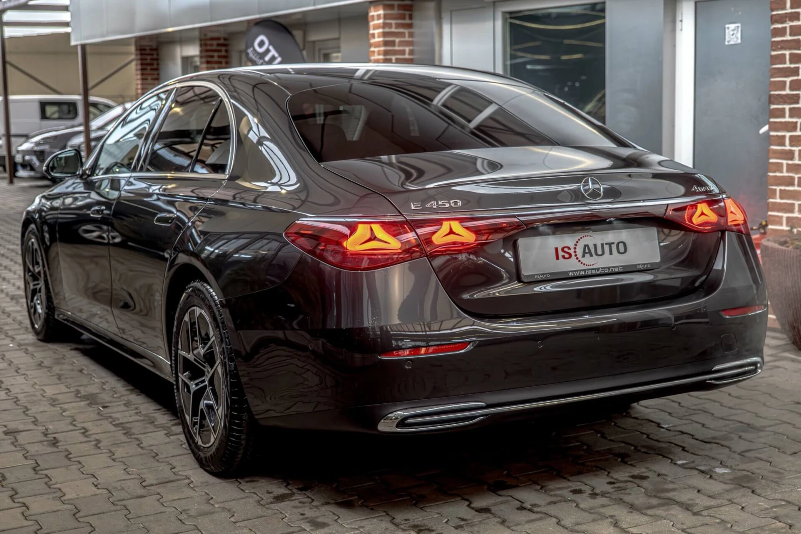 Mercedes-Benz E 450 4Matic/MBUX/Kaмера/Advanced Plus/Ambient/PRE-SAFE, снимка 5 - Автомобили и джипове - 54073984