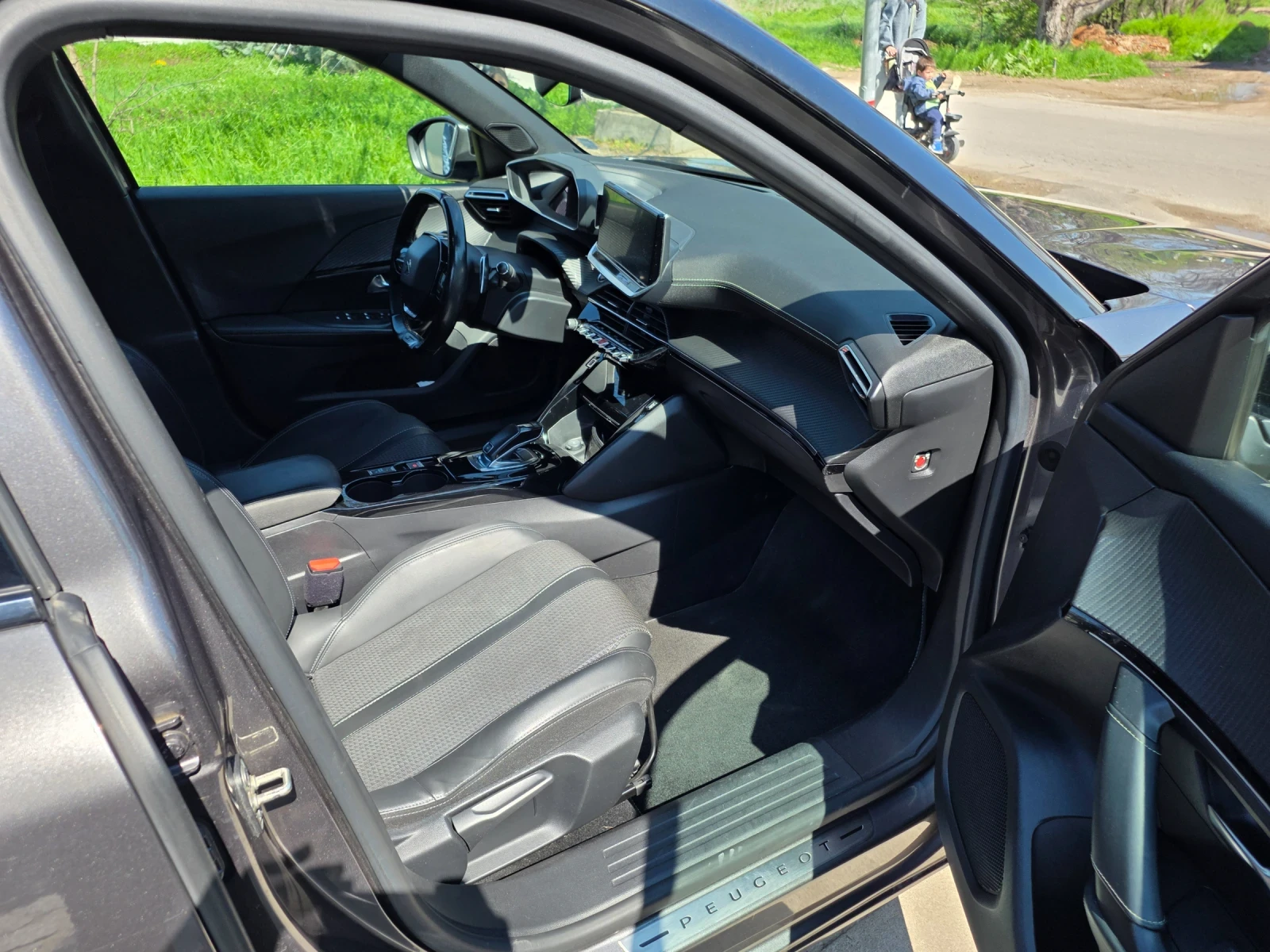 Peugeot 2008 GT, снимка 13 - Автомобили и джипове - 54097597