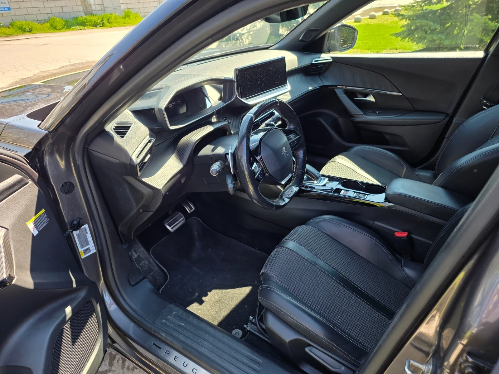 Peugeot 2008 GT, снимка 10 - Автомобили и джипове - 54097597