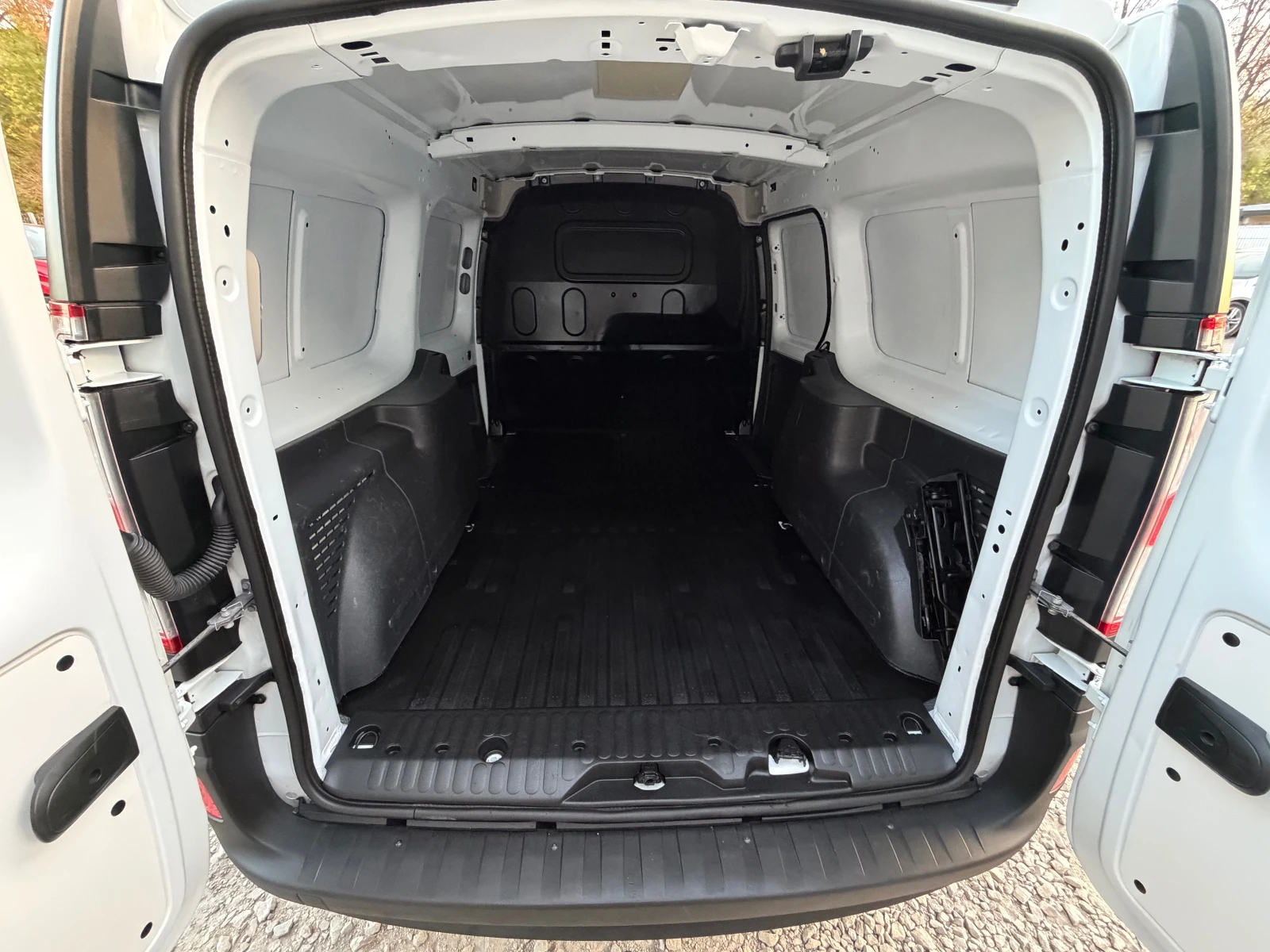 Renault Kangoo 1.5DCI* MAXI* 11.2019* EVRO6, снимка 9 - Автомобили и джипове - 54221322