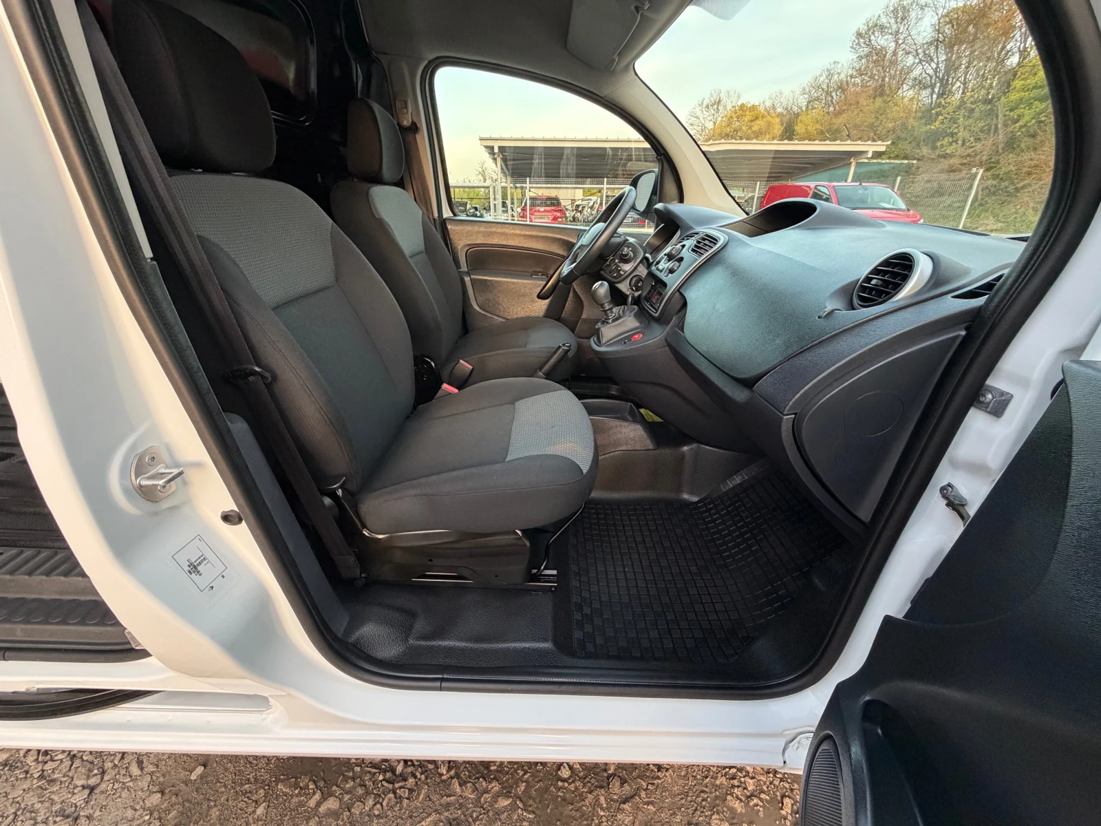 Renault Kangoo 1.5DCI* MAXI* 11.2019* EVRO6, снимка 11 - Автомобили и джипове - 54221322