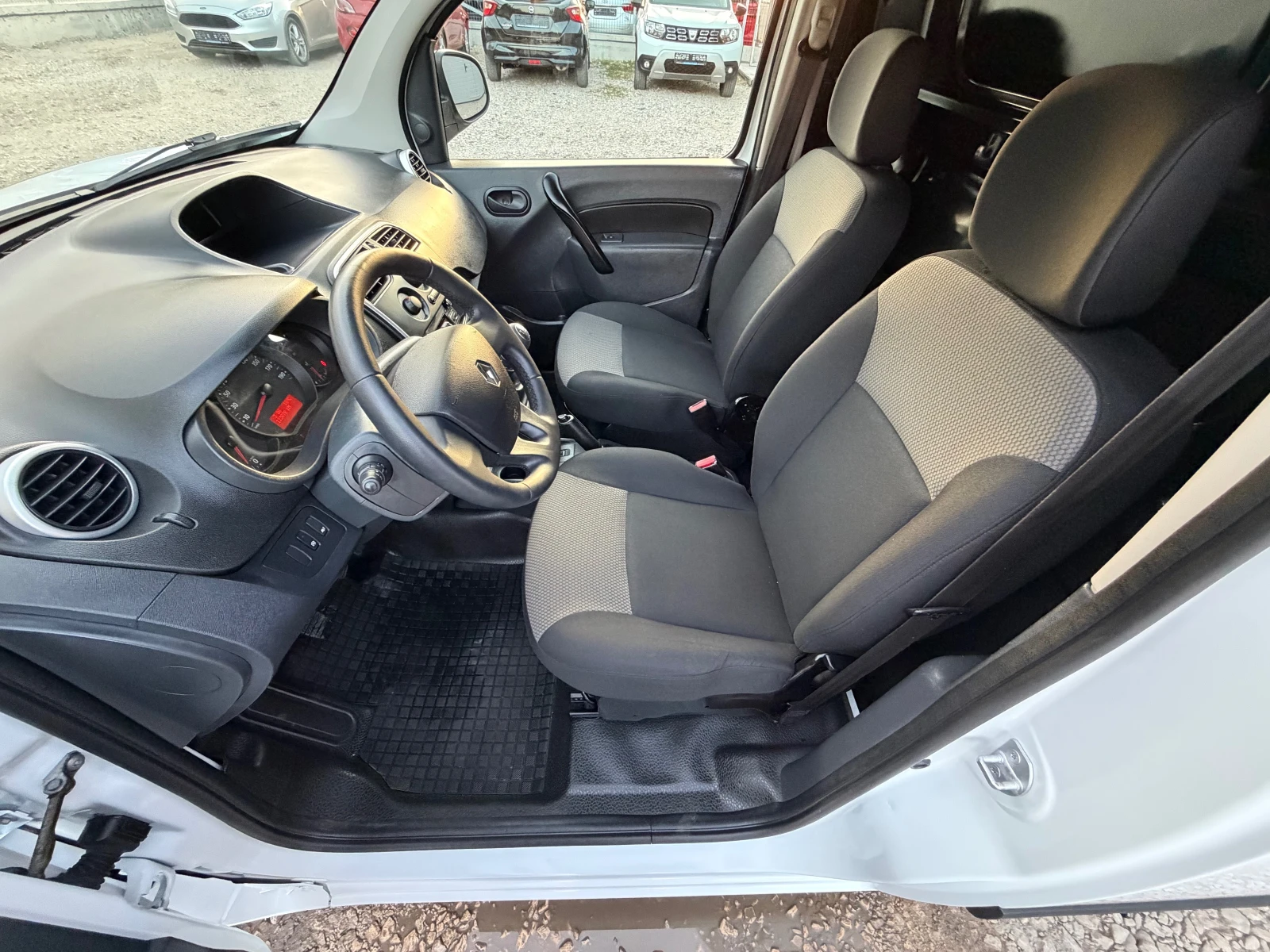 Renault Kangoo 1.5DCI* MAXI* 11.2019* EVRO6, снимка 12 - Автомобили и джипове - 54221322