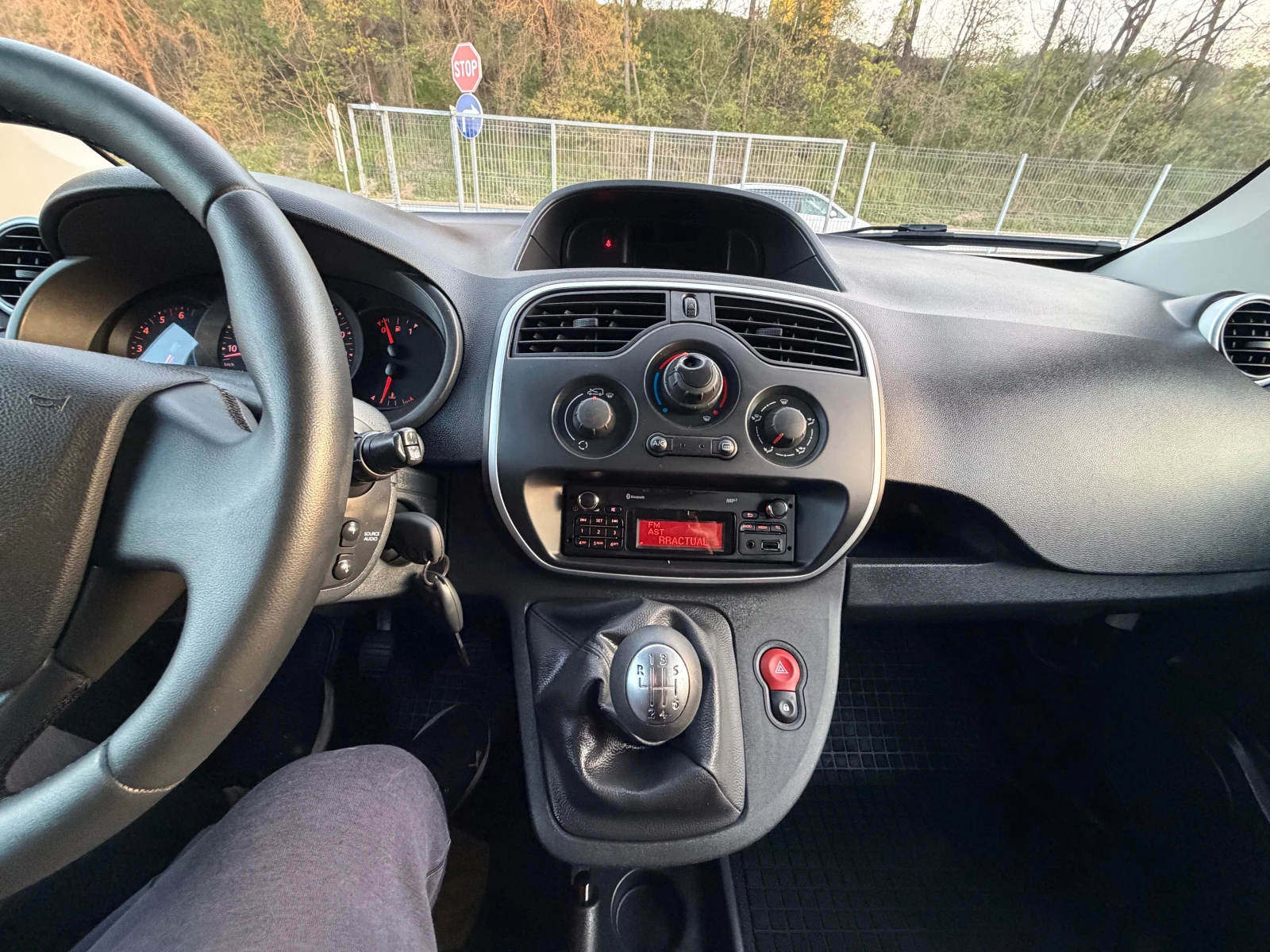 Renault Kangoo 1.5DCI* MAXI* 11.2019* EVRO6, снимка 15 - Автомобили и джипове - 54221322