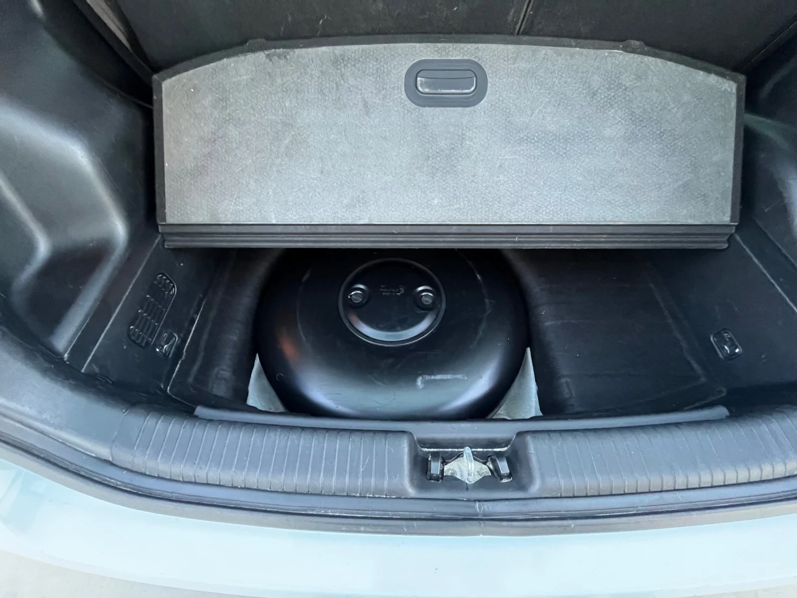 Kia Venga 1.4 Active/ Газ, снимка 13 - Автомобили и джипове - 54246684