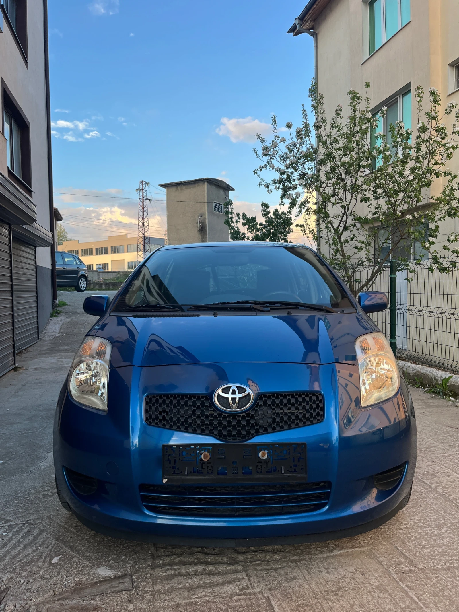 Toyota Yaris * 1.3i* 87 коня* full service* , снимка 2 - Автомобили и джипове - 54395012