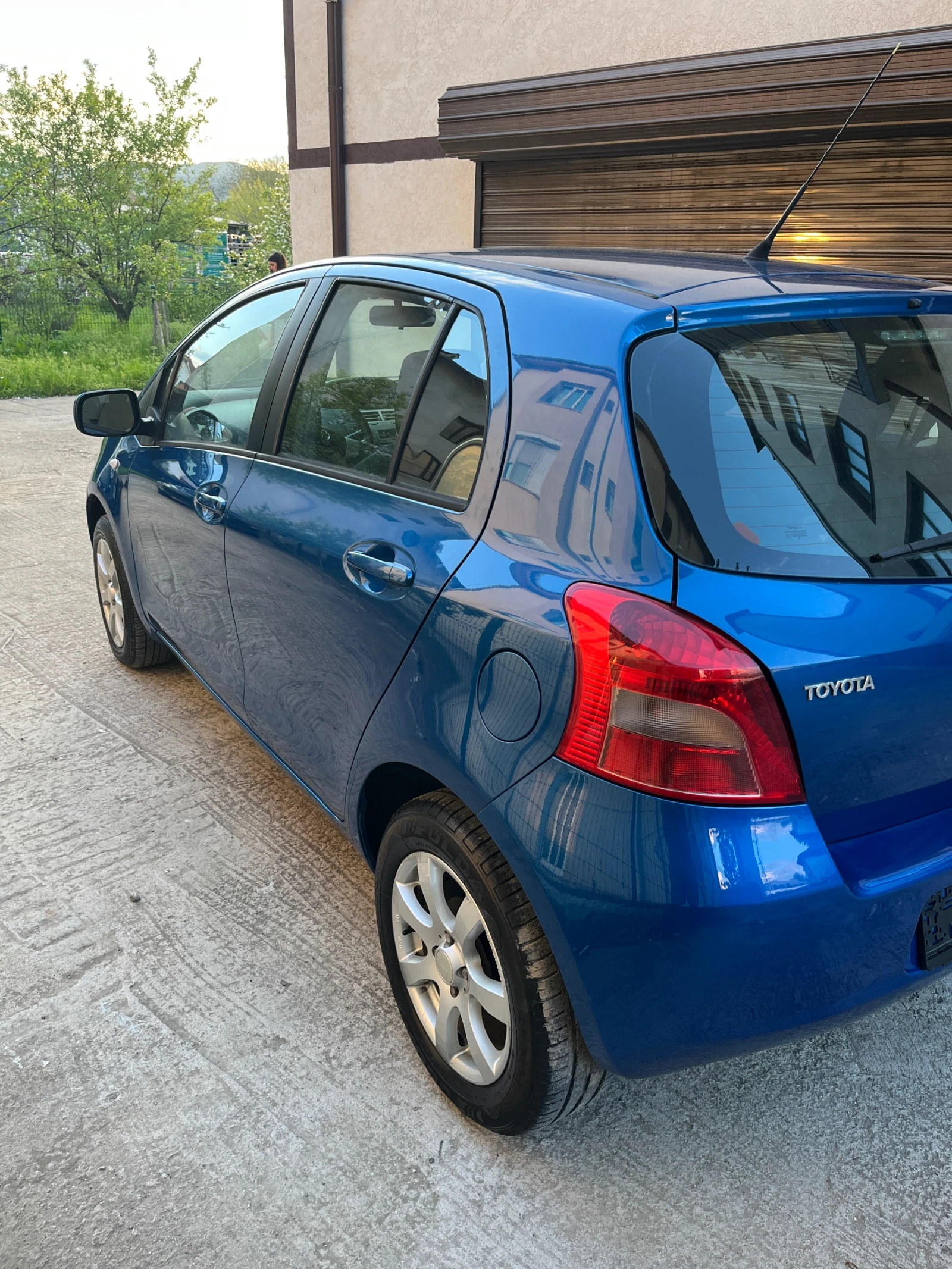 Toyota Yaris * 1.3i* 87 коня* full service* , снимка 6 - Автомобили и джипове - 54395012