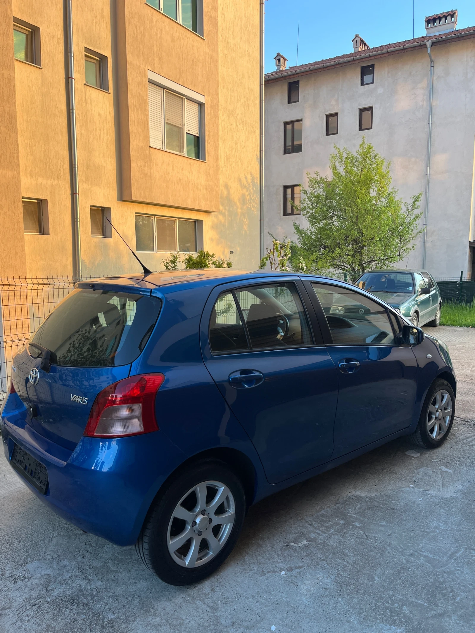 Toyota Yaris * 1.3i* 87 коня* full service* , снимка 4 - Автомобили и джипове - 54395012