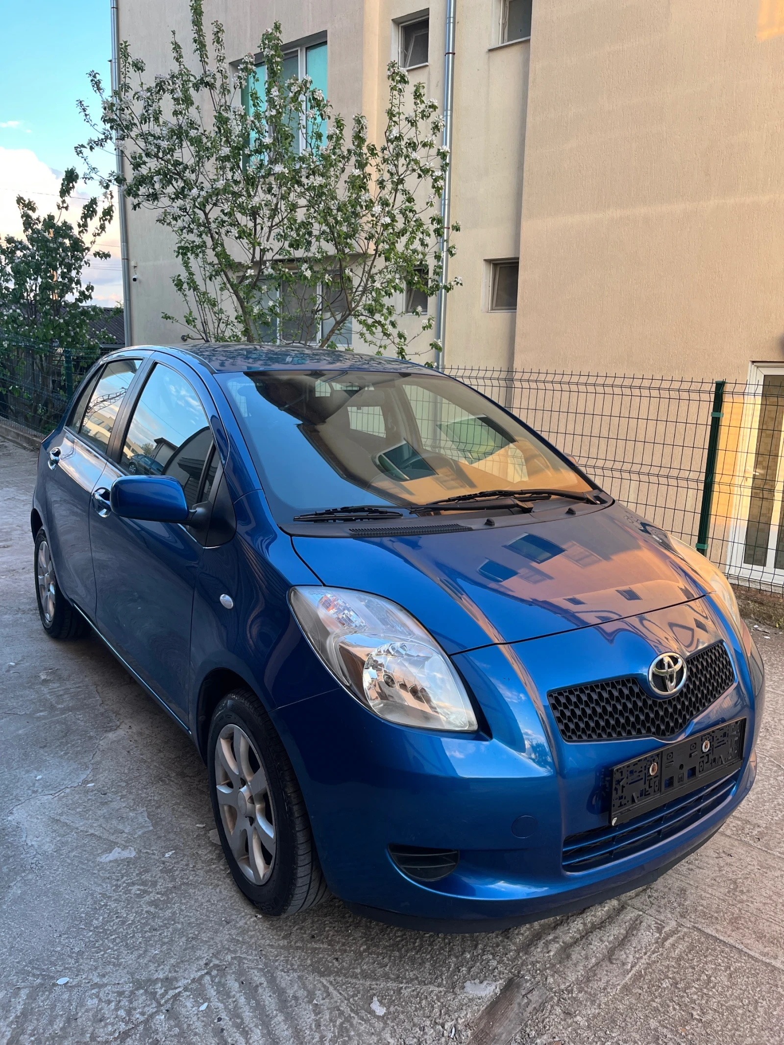 Toyota Yaris * 1.3i* 87 коня* full service* , снимка 3 - Автомобили и джипове - 54395012