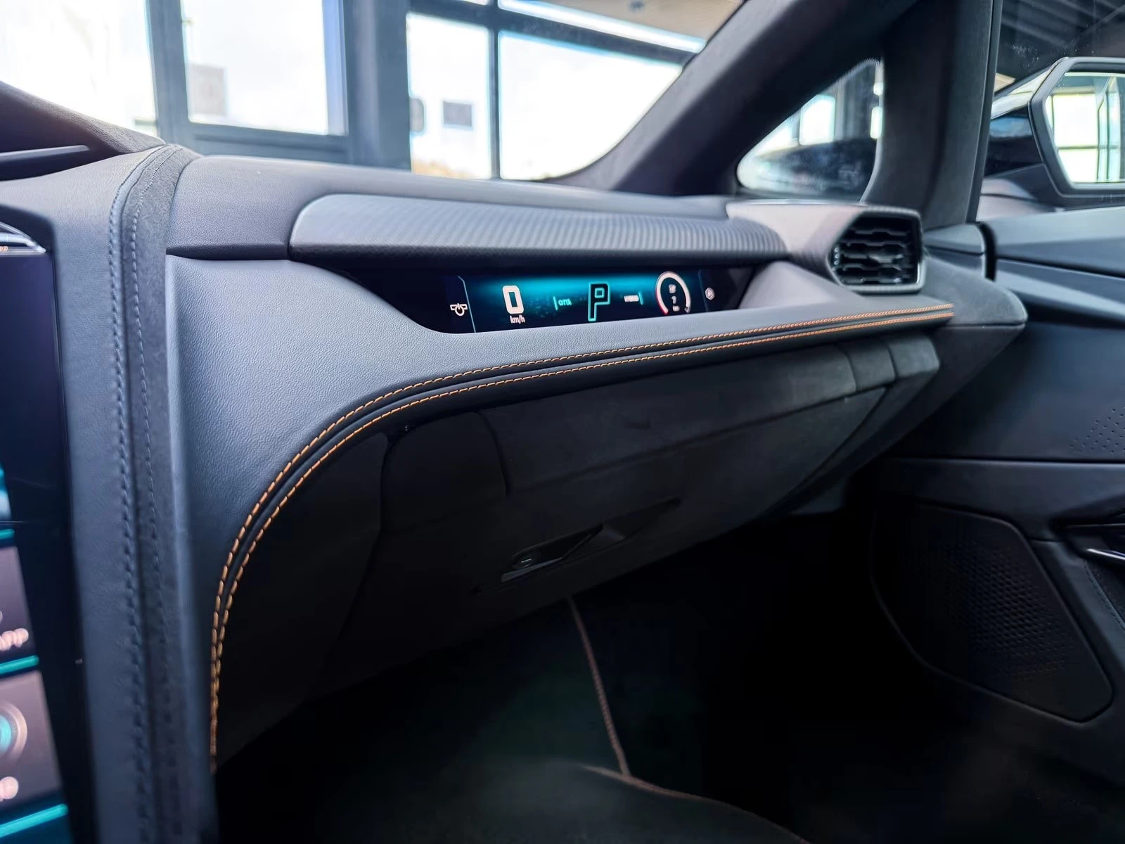 Lamborghini Temerario 4.0 V8 PLUG-IN HYBRID / CERAMIC / CARBON, снимка 17 - Автомобили и джипове - 54740022