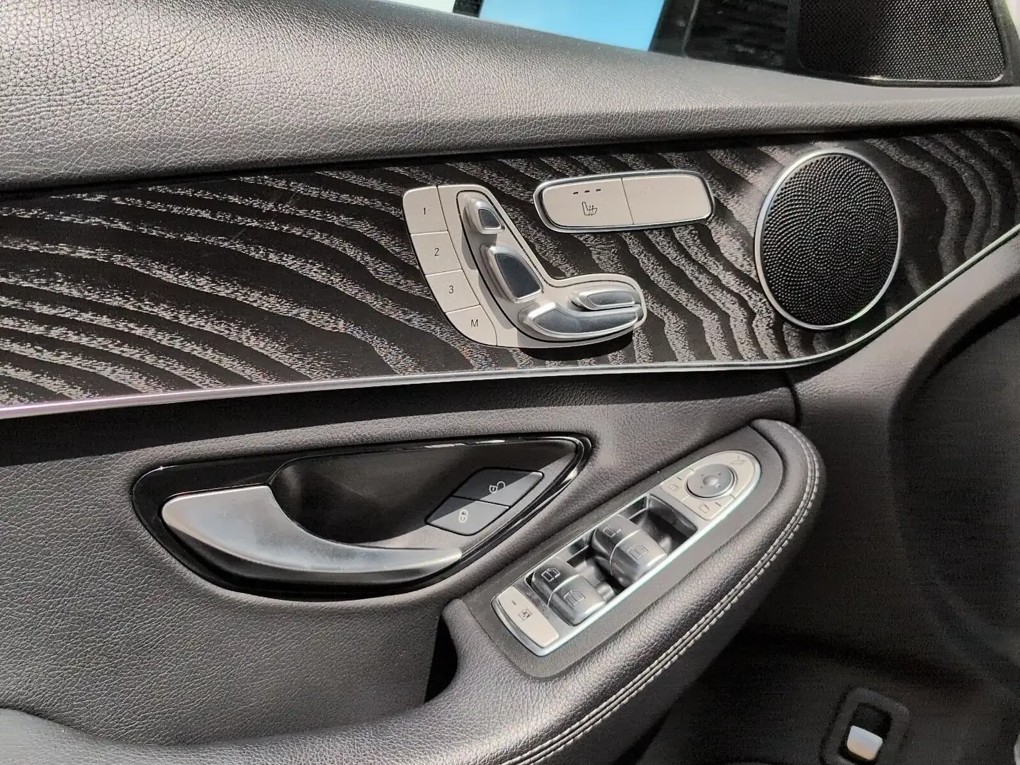 Mercedes-Benz C 300 C 300 4MATIC, снимка 9 - Автомобили и джипове - 54887898