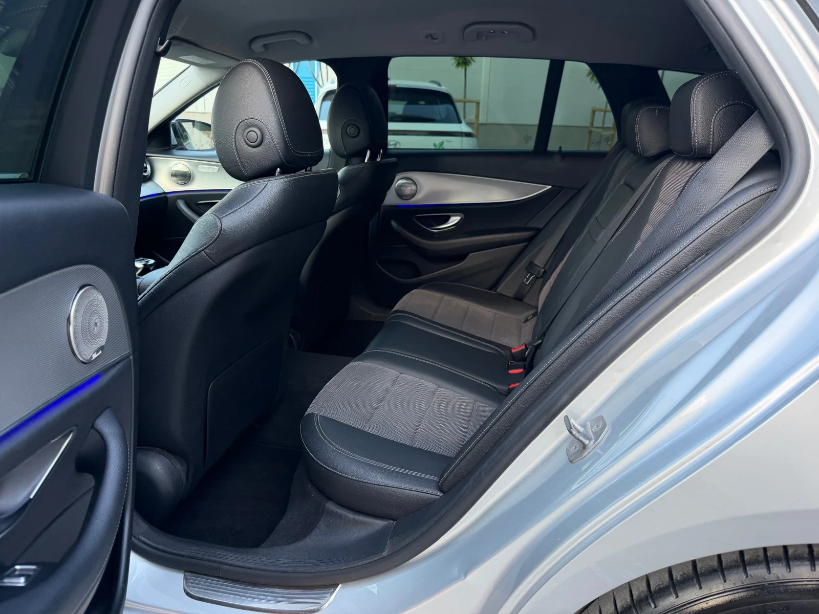 Mercedes-Benz E 220 CDi 194к.с * 4-Matic* * Led* * Камера* * Burmester, снимка 15 - Автомобили и джипове - 55105782