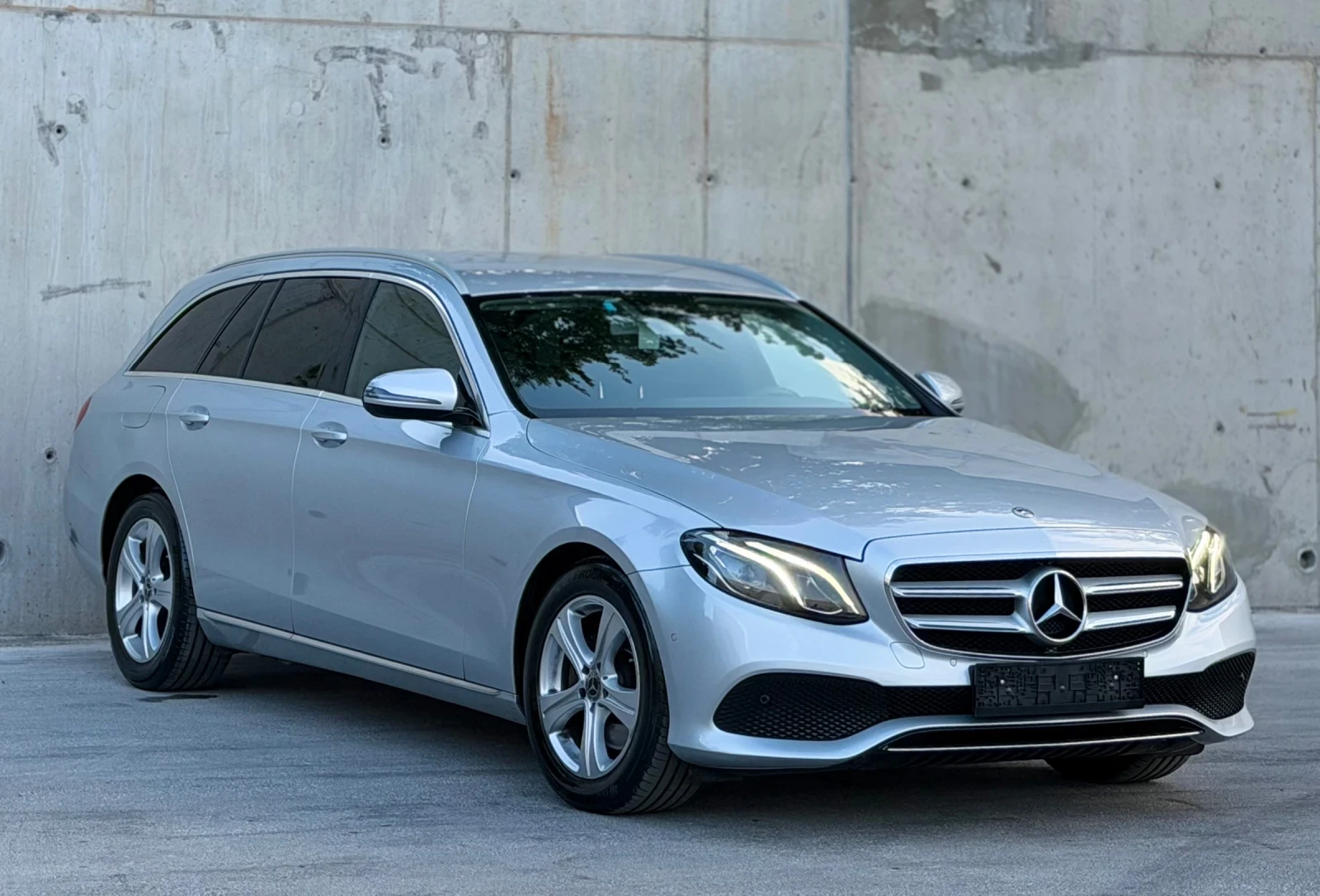 Mercedes-Benz E 220 CDi 194к.с * 4-Matic* * Led* * Камера* * Burmester