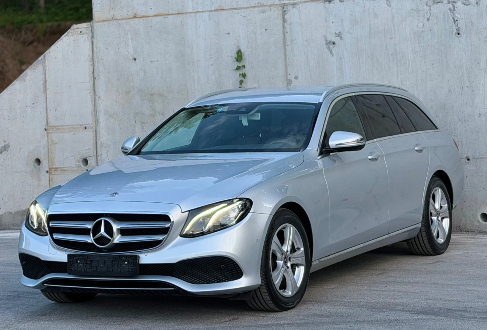 Mercedes-Benz E 220 CDi 194к.с * 4-Matic* * Led* * Камера* * Burmester, снимка 3 - Автомобили и джипове - 55105782