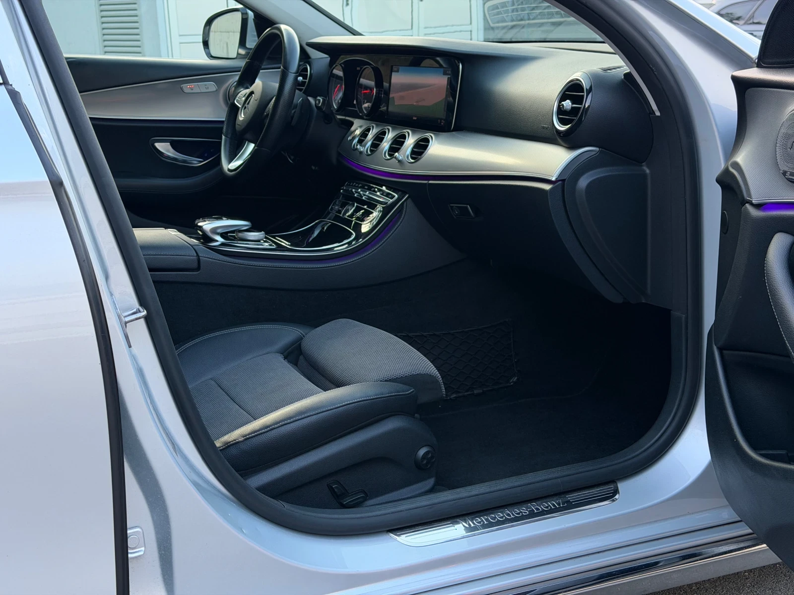Mercedes-Benz E 220 CDi 194к.с * 4-Matic* * Led* * Камера* * Burmester, снимка 12 - Автомобили и джипове - 55105782