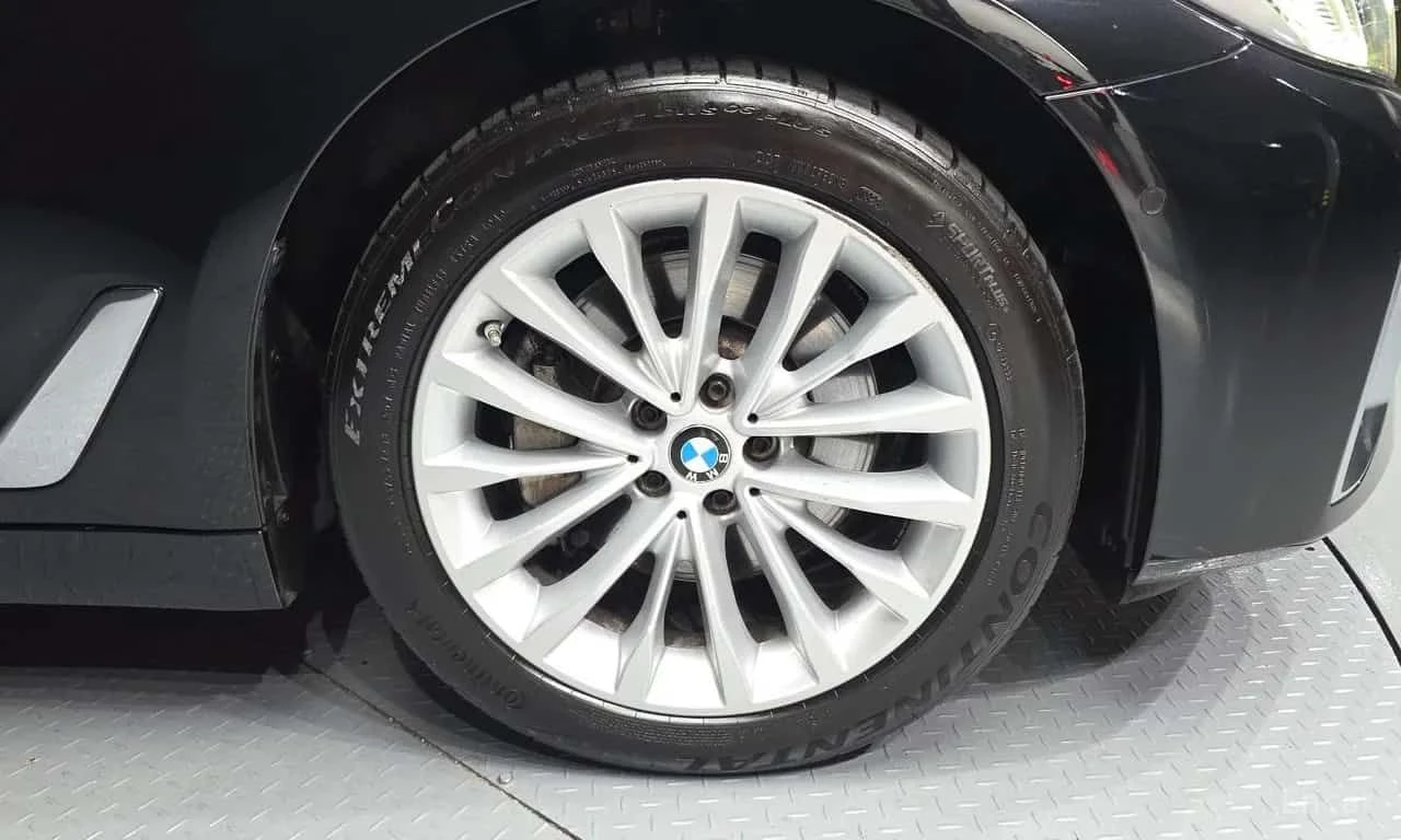 BMW 530 i xDrive Luxury | АВТОФИНАНСИРАНЕ, снимка 5 - Автомобили и джипове - 55709441