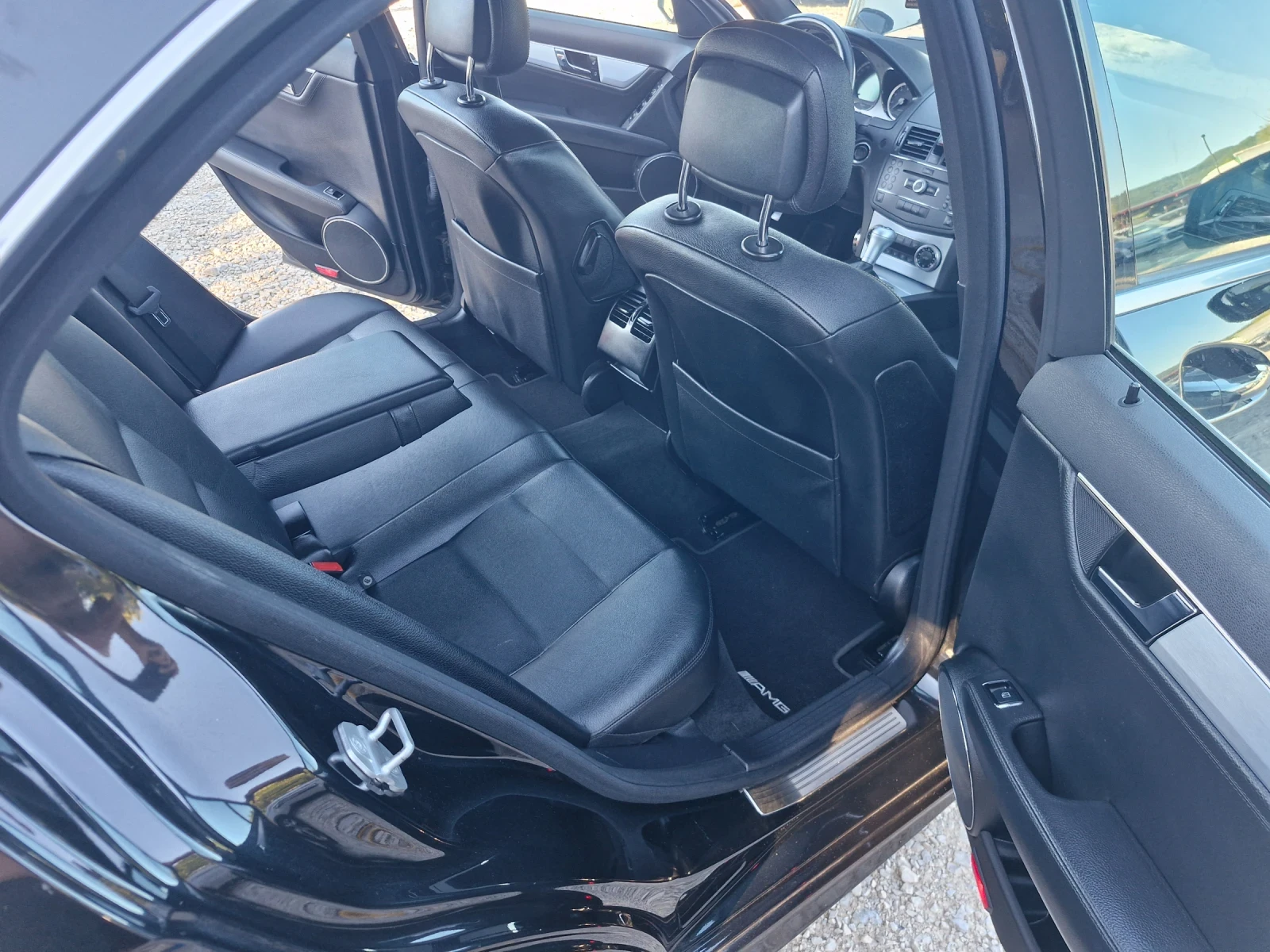 Mercedes-Benz C 200 * 184* PDC* XENON* LED* TUV * КОЖА* F1* AUT* AMG, снимка 11 - Автомобили и джипове - 55749514