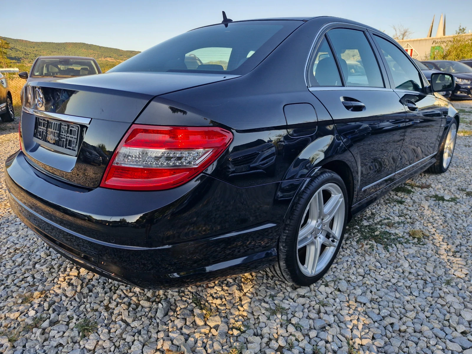 Mercedes-Benz C 200 * 184* PDC* XENON* LED* TUV * КОЖА* F1* AUT* AMG, снимка 5 - Автомобили и джипове - 55749514