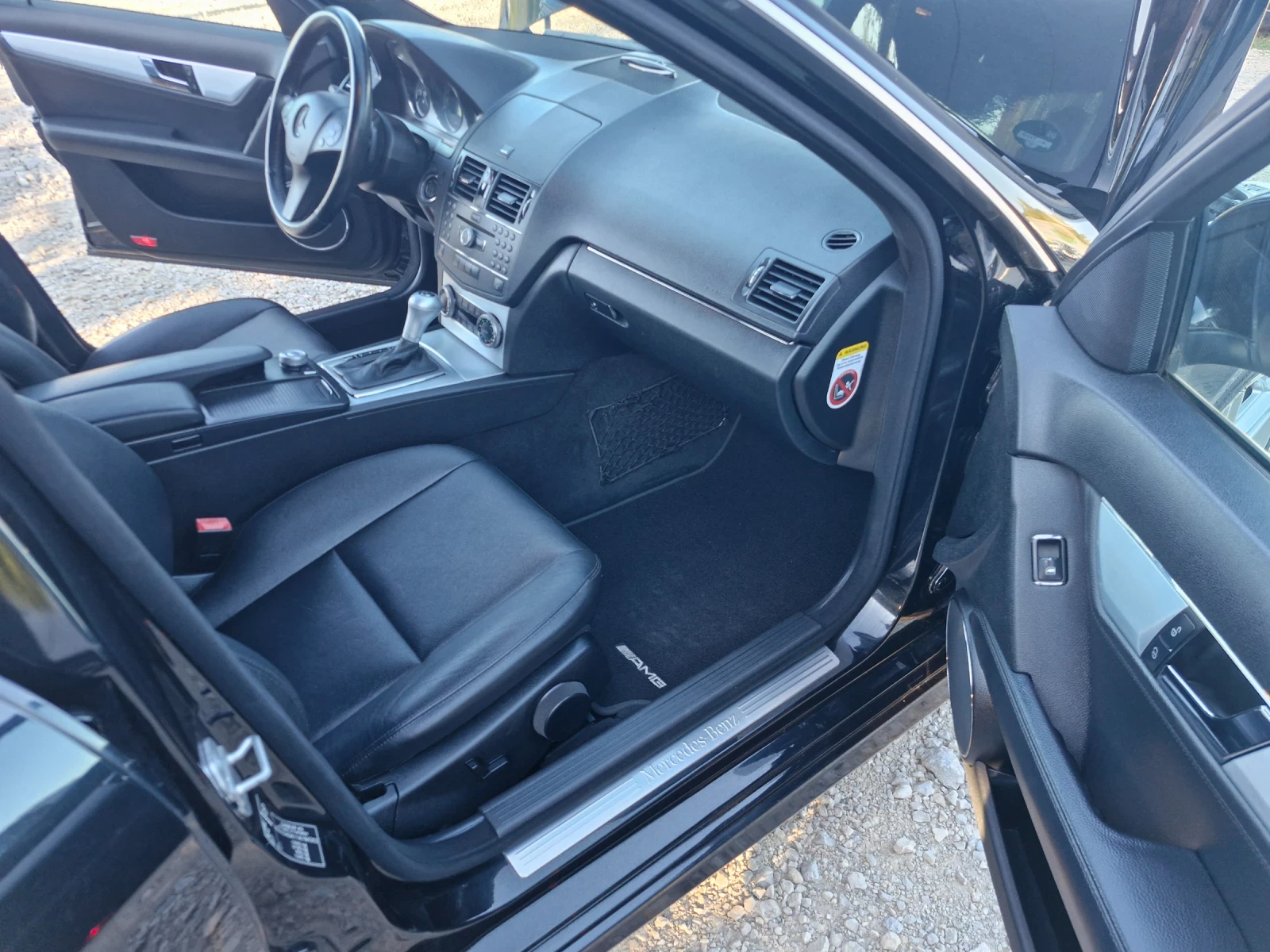 Mercedes-Benz C 200 * 184* PDC* XENON* LED* TUV * КОЖА* F1* AUT* AMG, снимка 12 - Автомобили и джипове - 55749514