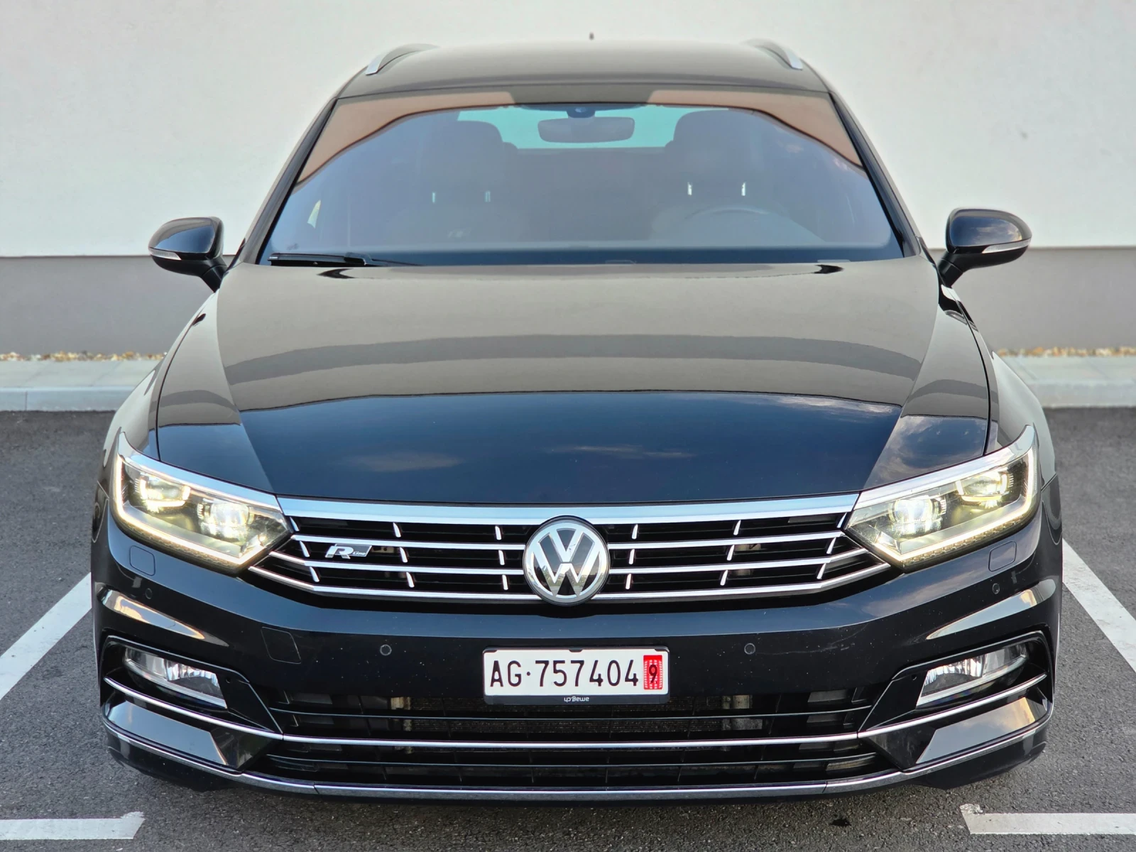 VW Passat 2.0TDI 150к.с R-Line, 7DSG, Digital, Distronic, CH, снимка 2 - Автомобили и джипове - 56221680