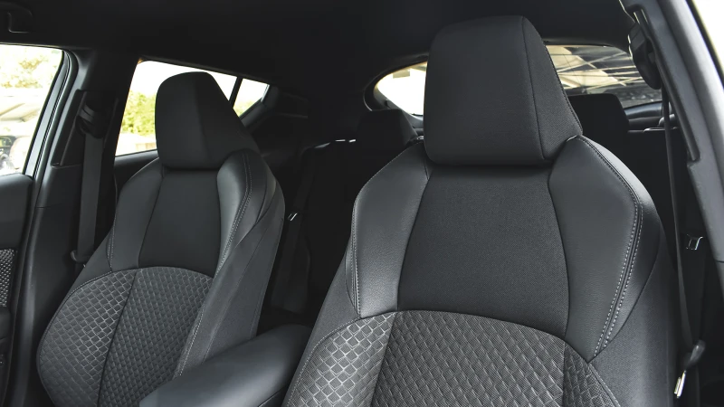 Toyota C-HR 2.0 Hybrid Club Automatic, снимка 10 - Автомобили и джипове - 51264502