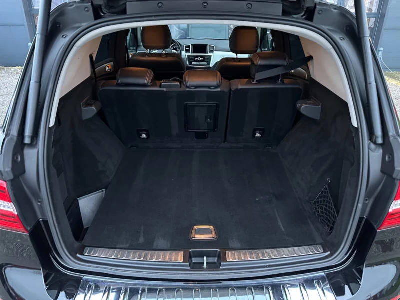 Mercedes-Benz ML 500 AMG/408HP/4X4/360/ALL BLACK/H&K/NAVI/775v, снимка 9 - Автомобили и джипове - 52224688