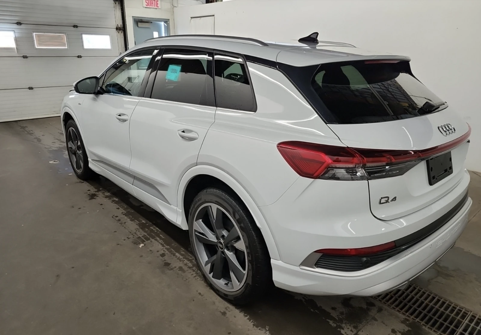 Audi Q4 e-tron - изображение 4