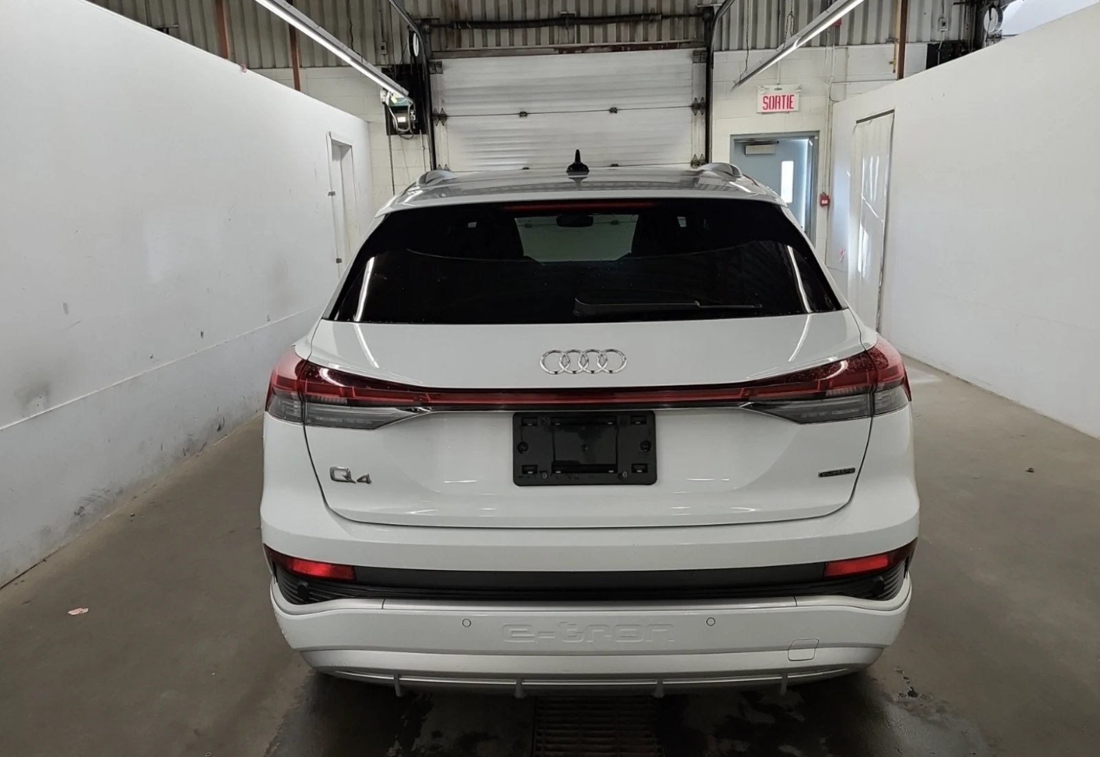 Audi Q4 e-tron - изображение 6