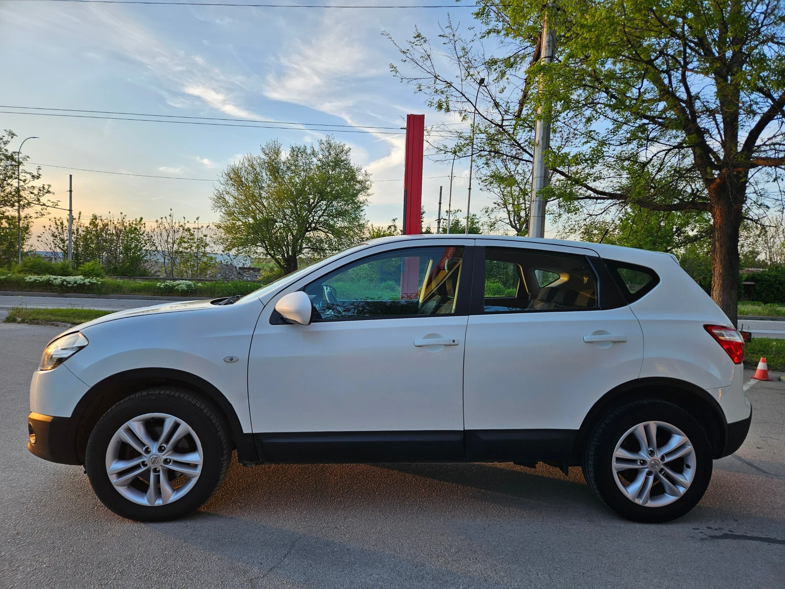 Nissan Qashqai 2.0 DCI, 150к.с., FACE!, снимка 8 - Автомобили и джипове - 54348379