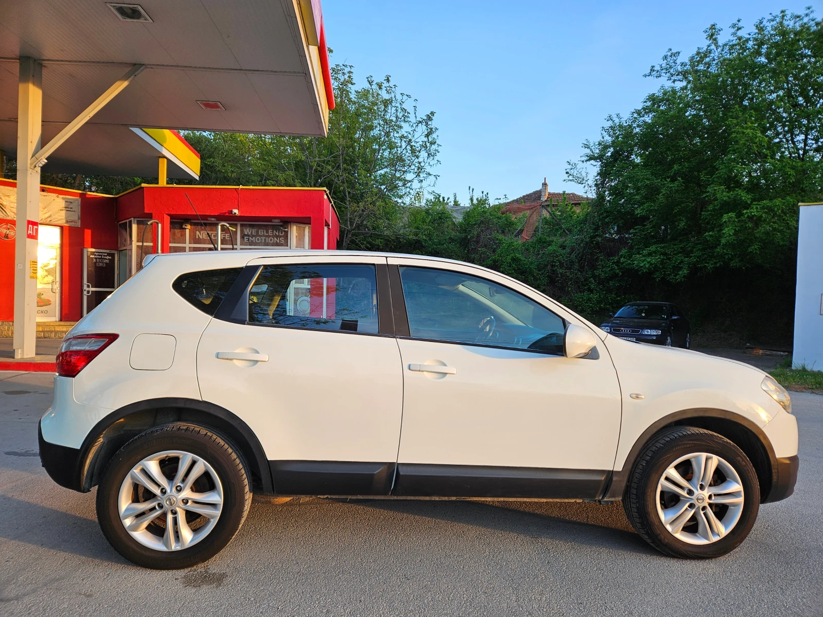 Nissan Qashqai 2.0 DCI, 150к.с., FACE!, снимка 4 - Автомобили и джипове - 54348379