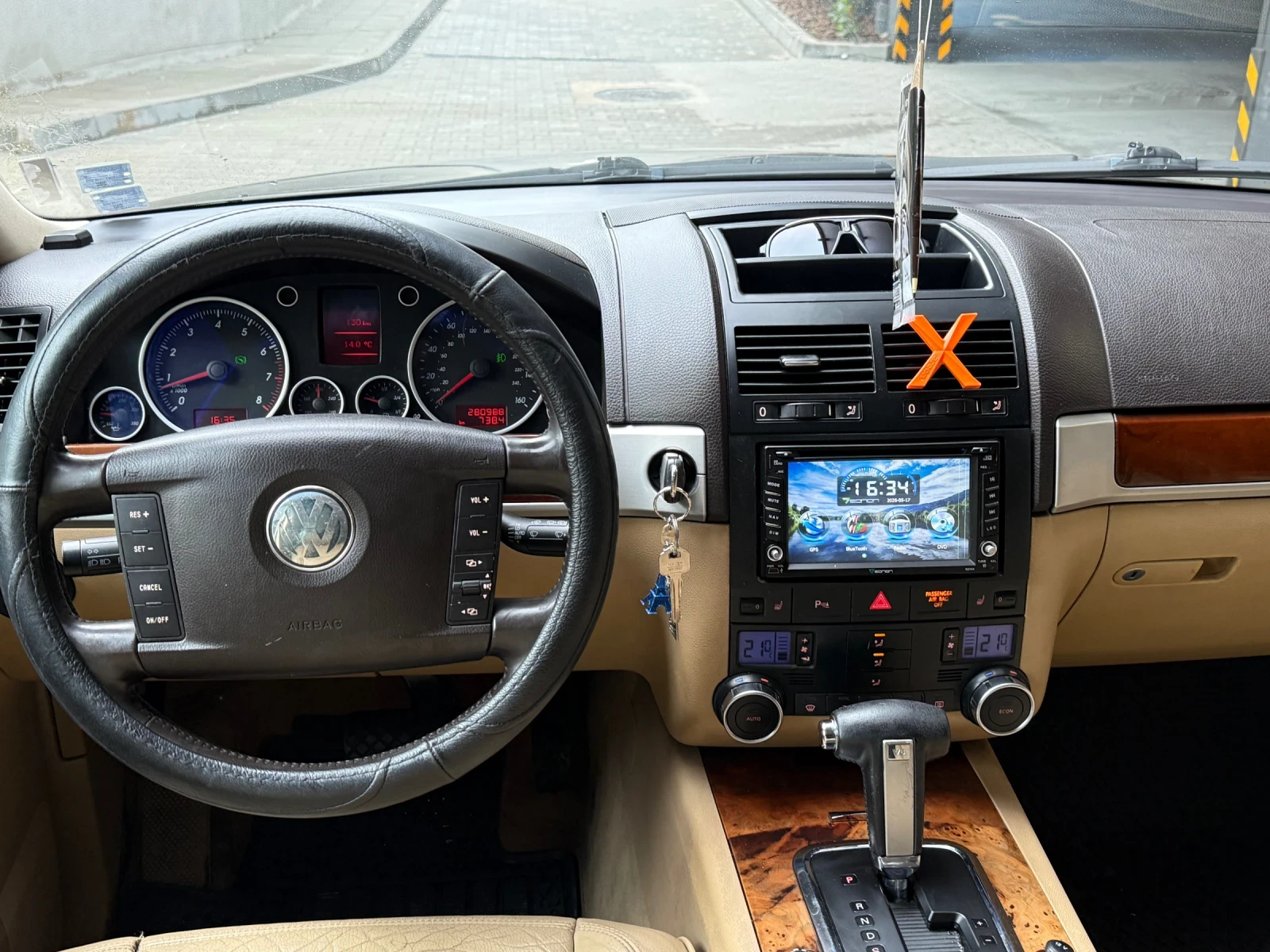 VW Touareg 3.6i V6 4x4 * LPG * , снимка 6 - Автомобили и джипове - 54583454