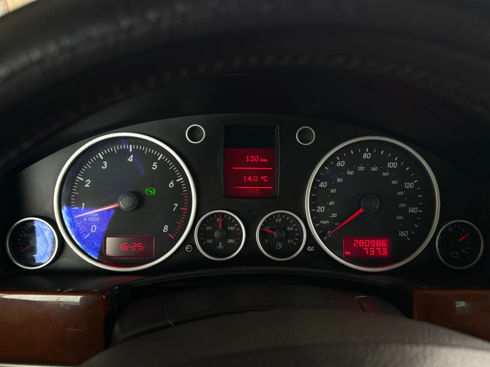 VW Touareg 3.6i V6 4x4 * LPG * , снимка 9 - Автомобили и джипове - 54583454