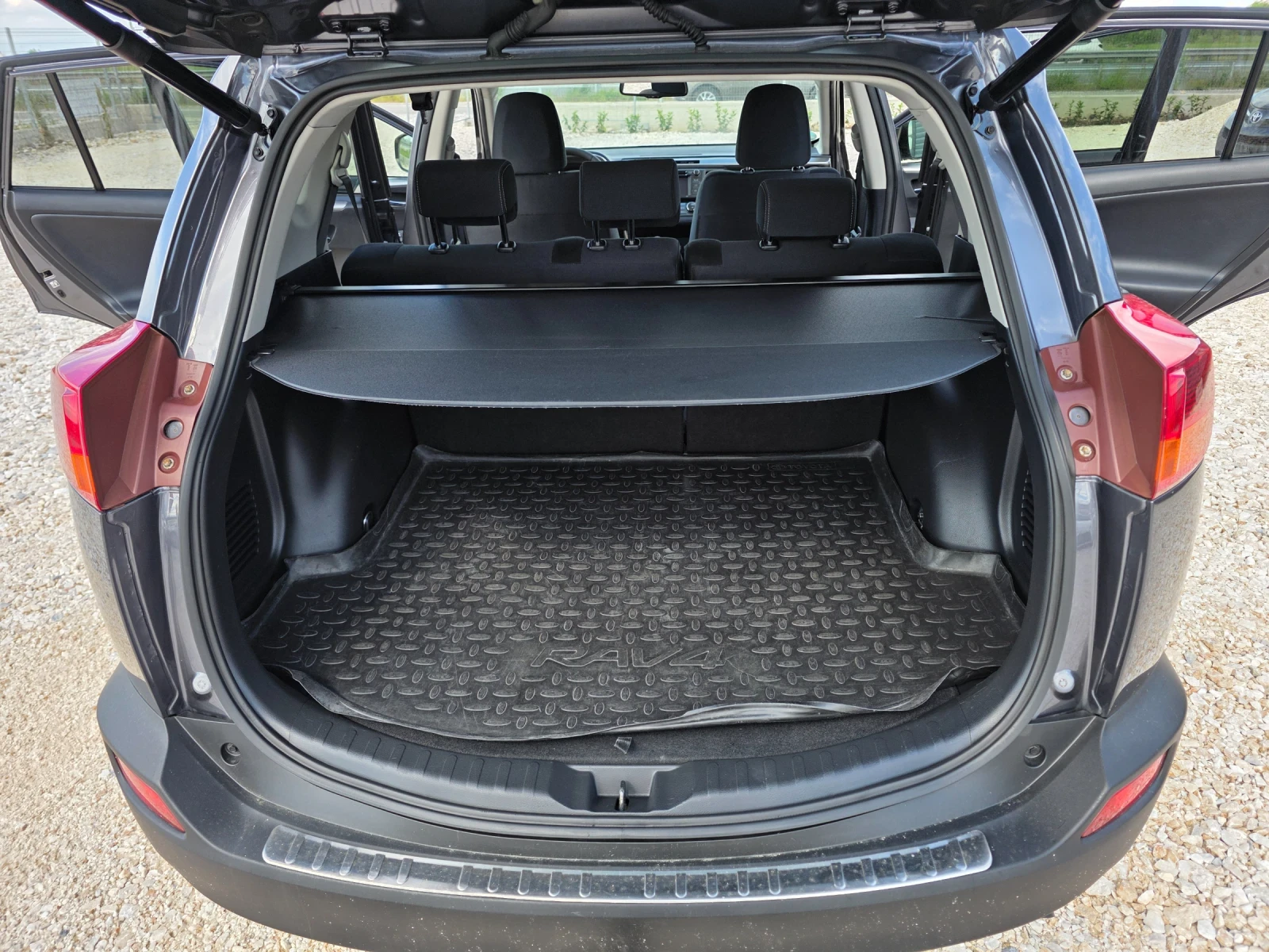 Toyota Rav4 2.2 D4D 4x4 START Edition, снимка 11 - Автомобили и джипове - 54647002