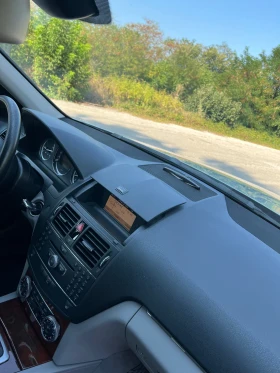 Mercedes-Benz C 320, снимка 10