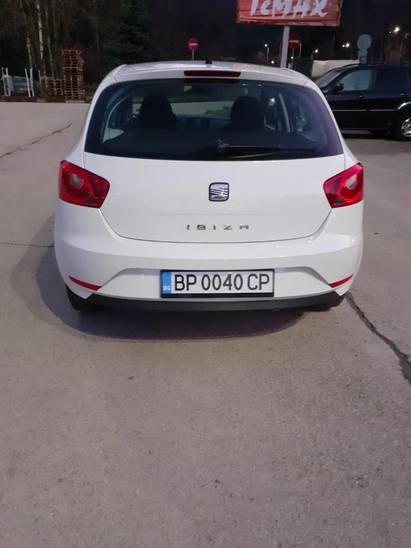 Seat Ibiza 1.2i бензин ПЕРФЕКТНА, снимка 2 - Автомобили и джипове - 48767206