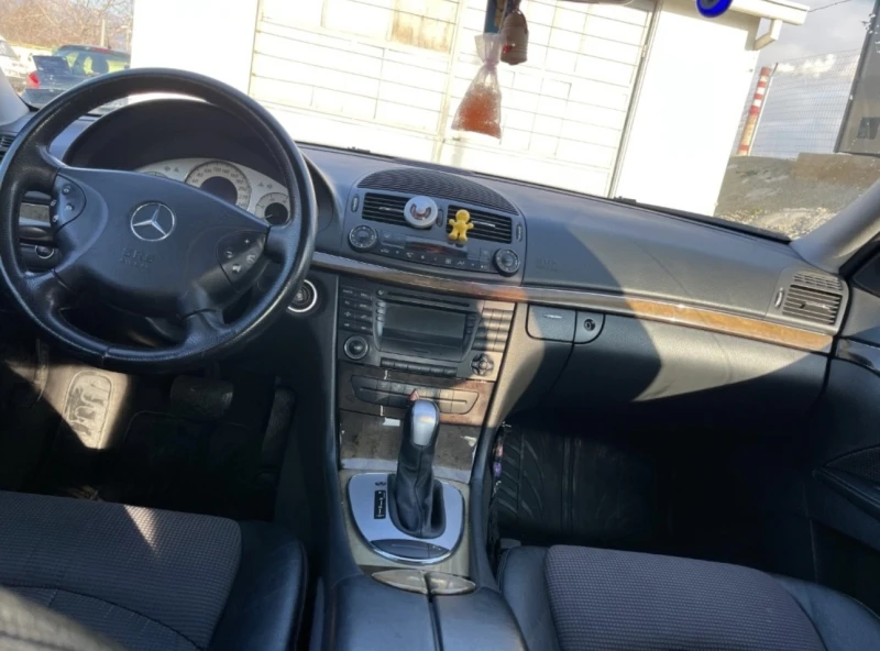 Mercedes-Benz E 270, снимка 8 - Автомобили и джипове - 49590945