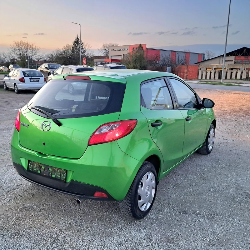 Mazda 2 1.3i, снимка 4 - Автомобили и джипове - 52500546