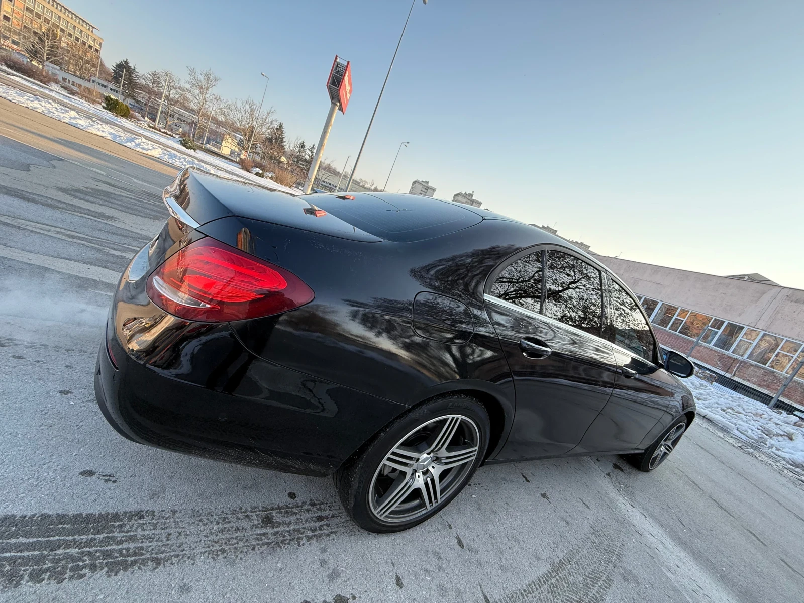 Mercedes-Benz E 220 9G* Navi* LED* Камера - изображение 3