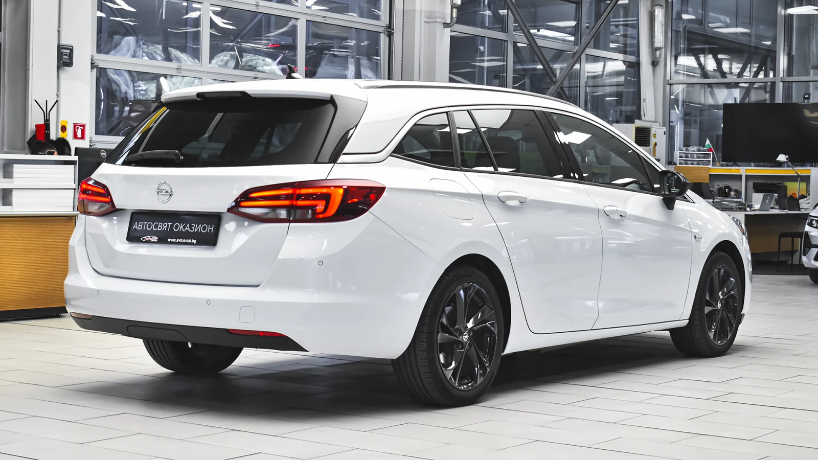 Opel Astra Sports Tourer 1.2 Elegance - изображение 6