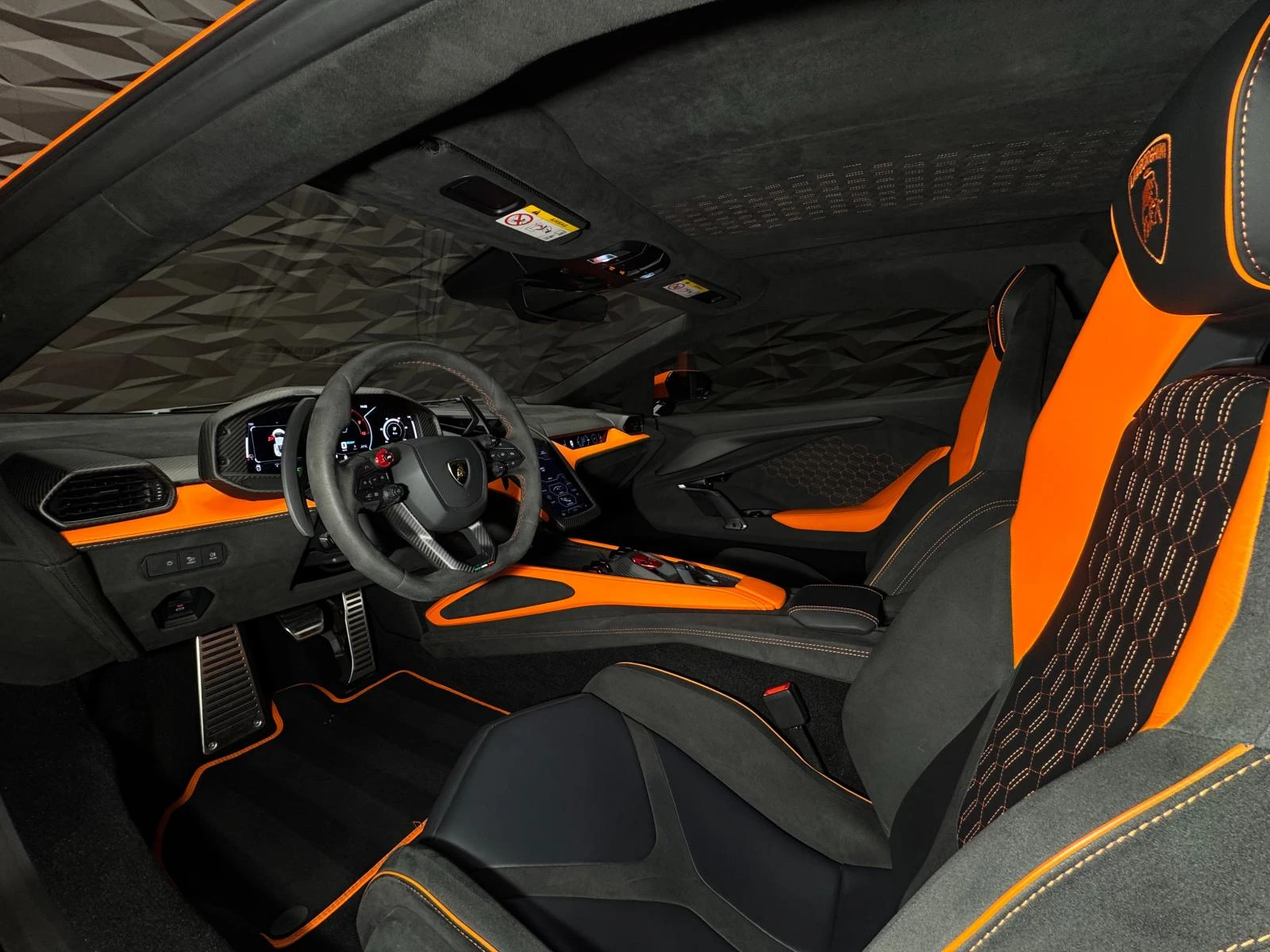 Lamborghini Revuelto Arancio Apodis - изображение 8