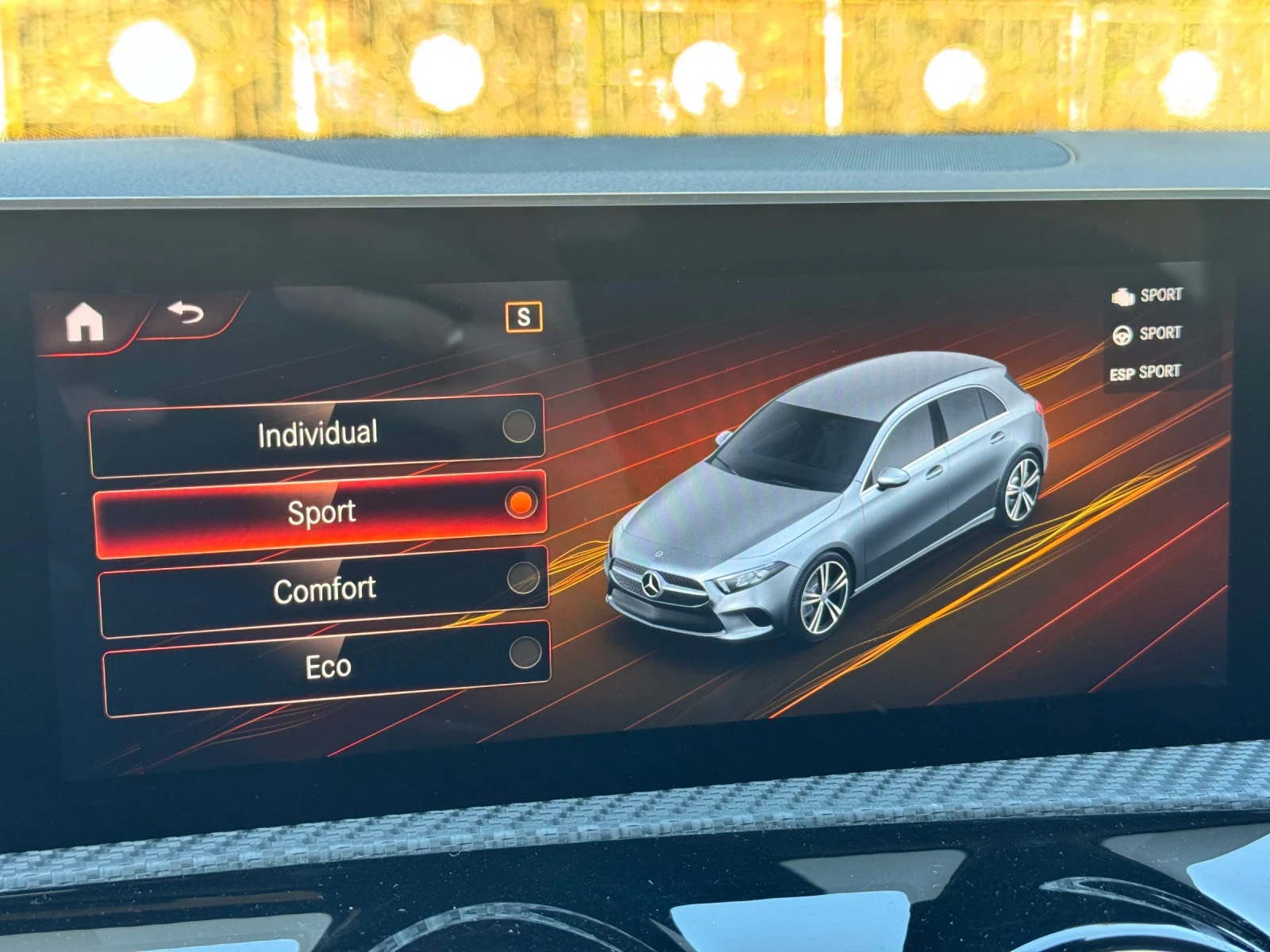 Mercedes-Benz A 220 4-Matic Digital, снимка 16 - Автомобили и джипове - 53835839