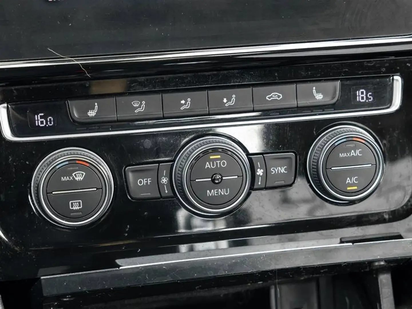 VW Golf GTI* DISTRONIC* DSG, снимка 13 - Автомобили и джипове - 54978849