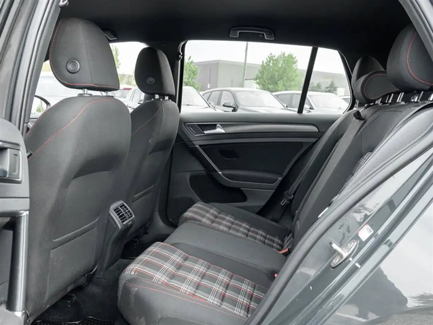 VW Golf GTI* DISTRONIC* DSG, снимка 17 - Автомобили и джипове - 54978849