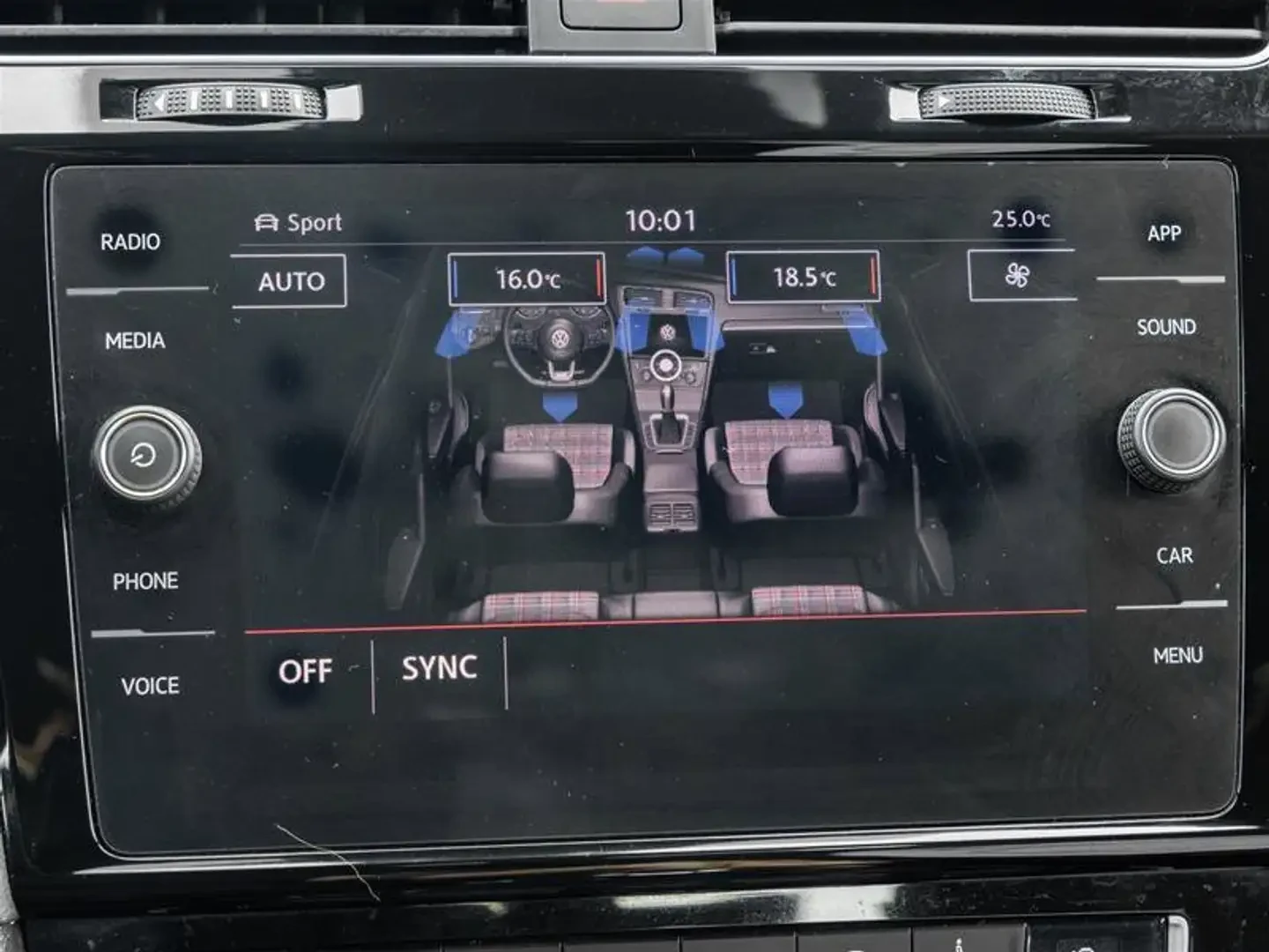 VW Golf GTI* DISTRONIC* DSG, снимка 15 - Автомобили и джипове - 54978849