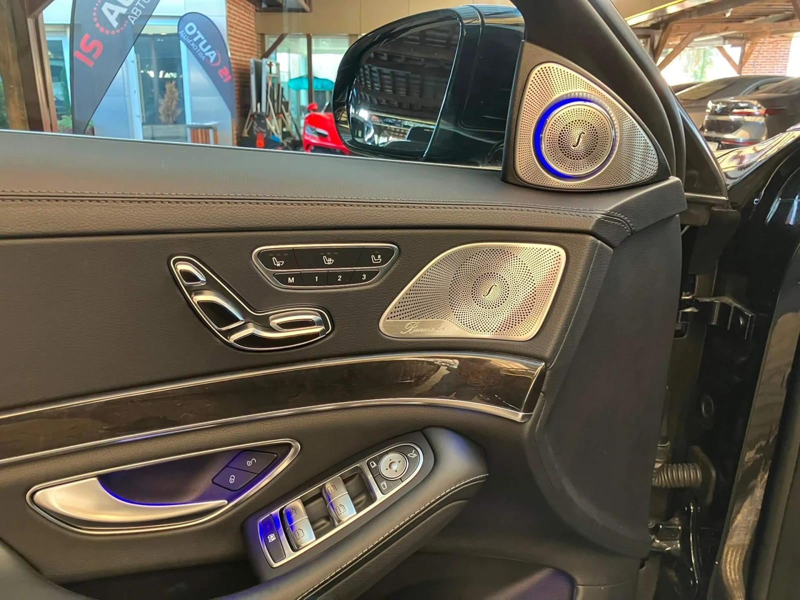 Mercedes-Benz S 560 AMG/Long/RSE/HuD/3D Burmester/Pano/Ambient/Обдухва, снимка 8 - Автомобили и джипове - 55472805