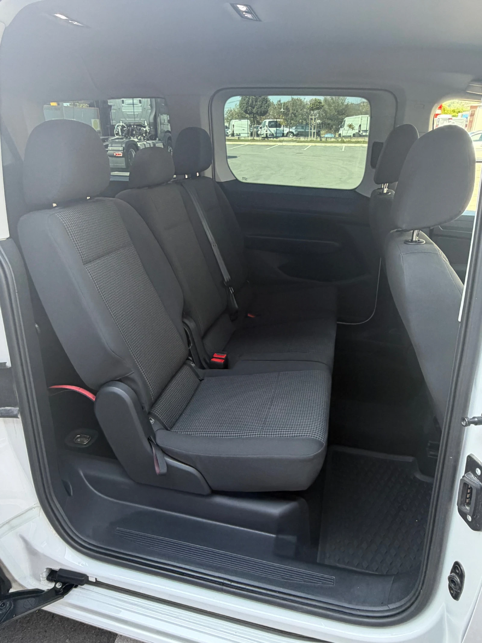 VW Caddy MAXI TDI 7 места, снимка 12 - Автомобили и джипове - 55598010